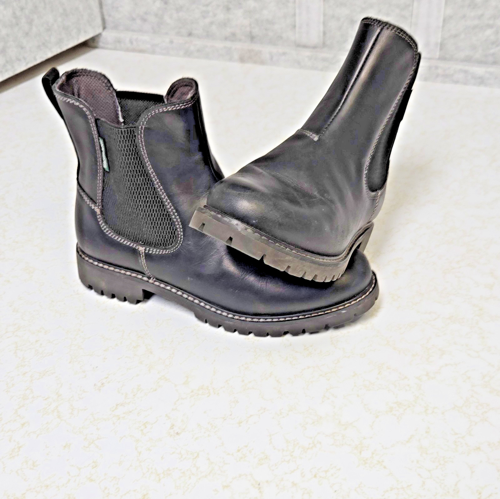 Eastland Ida Black Leather Chelsea Boots Pull On Memory Foam Women’s 7 EUR 37.5
