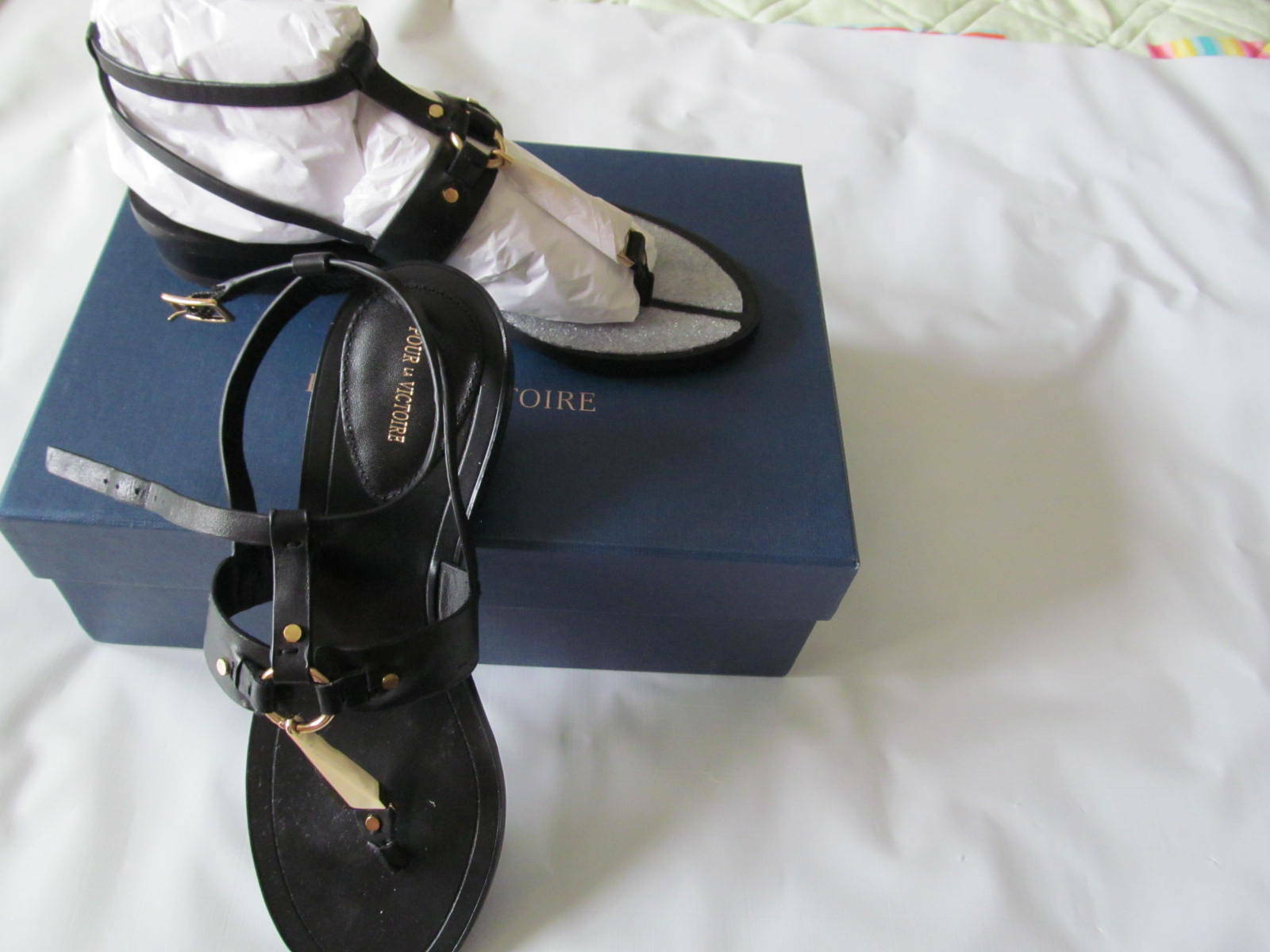NWB Pour La Victoire 100% Leather ACADIA Black Vachetta Gold Accent Sandals 7.5M