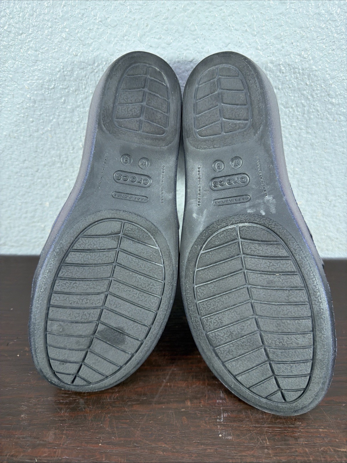 Crocs Women’s Strappy Rhonda Wedge Slip On Iridescent Black Sandals Size 9
