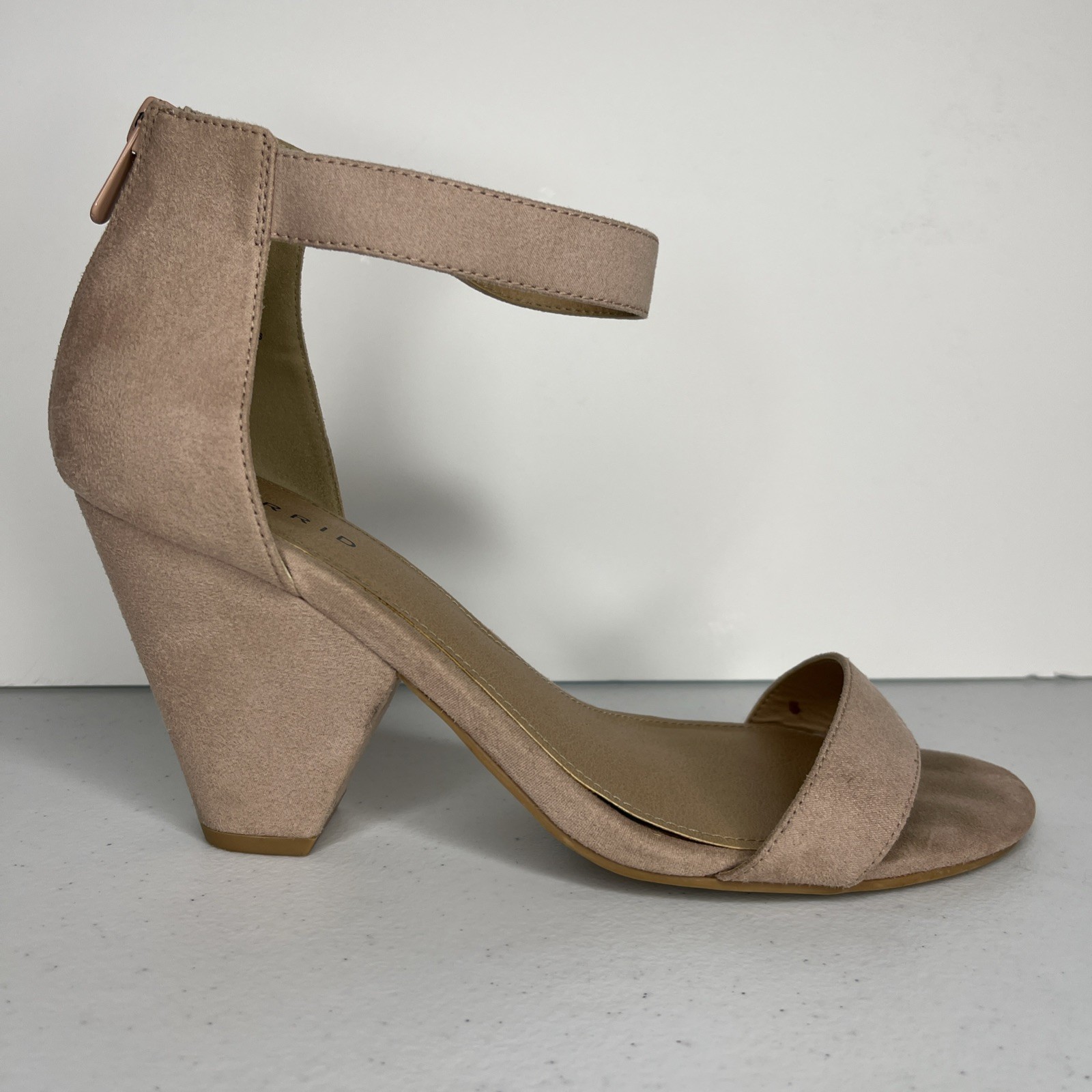 Torrid Shoes Sandals Womens 10 W Faux Suede Blush Cone Heel Sandal Classic