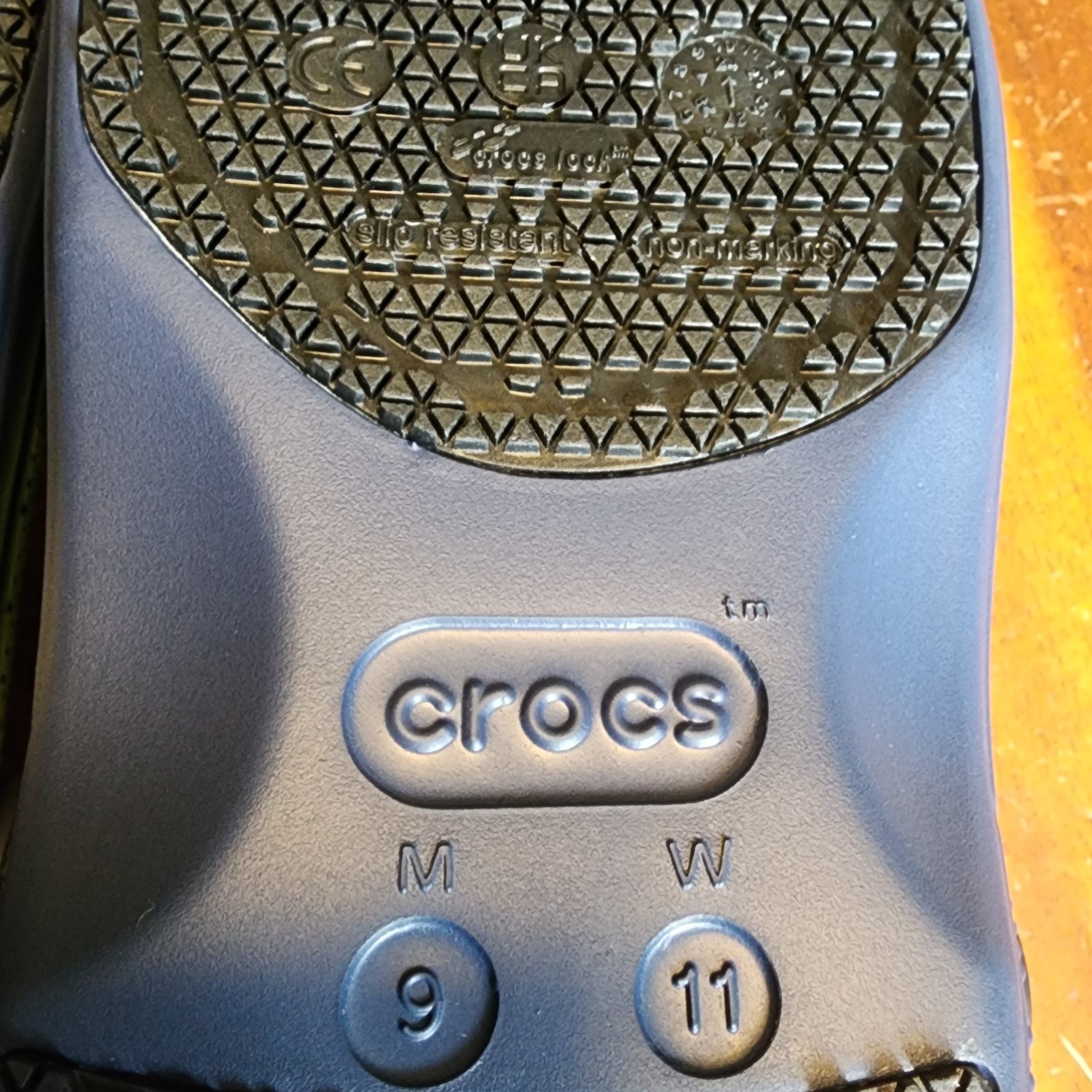 Crocs Classic Work Clogs Slip Resistant With Hole-Free in NAVY Blue W11/M9 – NEW