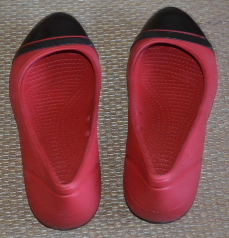 Crocs 12300 Cap Toe Slip On Ballet Flats Red Black Pointed Toe Sz 7