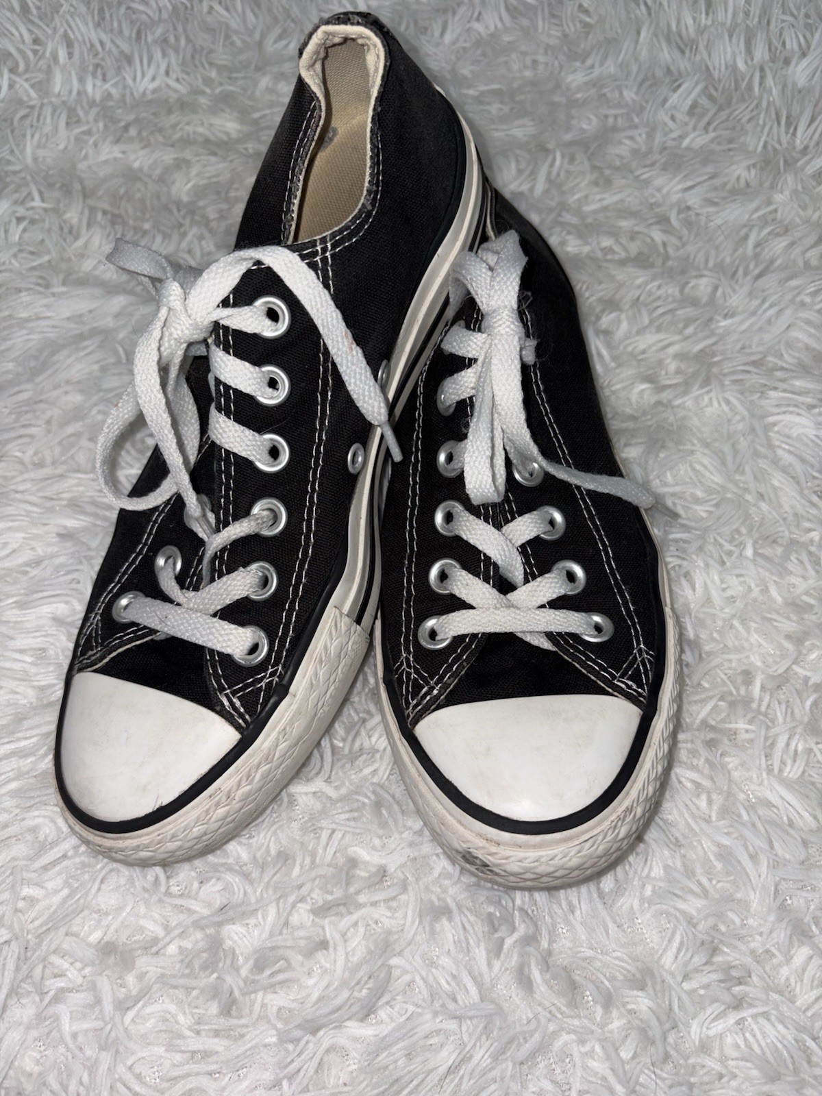 Converse All Star Women’s 7 Men’s 5 Classic Black Lace Sneaker.
