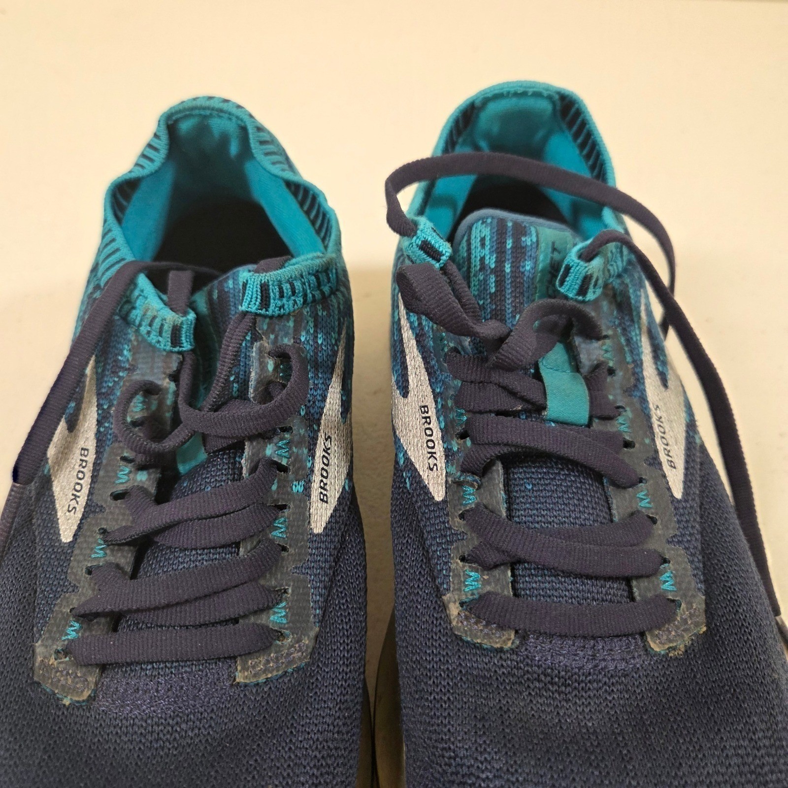 Brooks Ricochet Womens Running Shoes Navy Blue Silver Knit Size 8 1202821B482