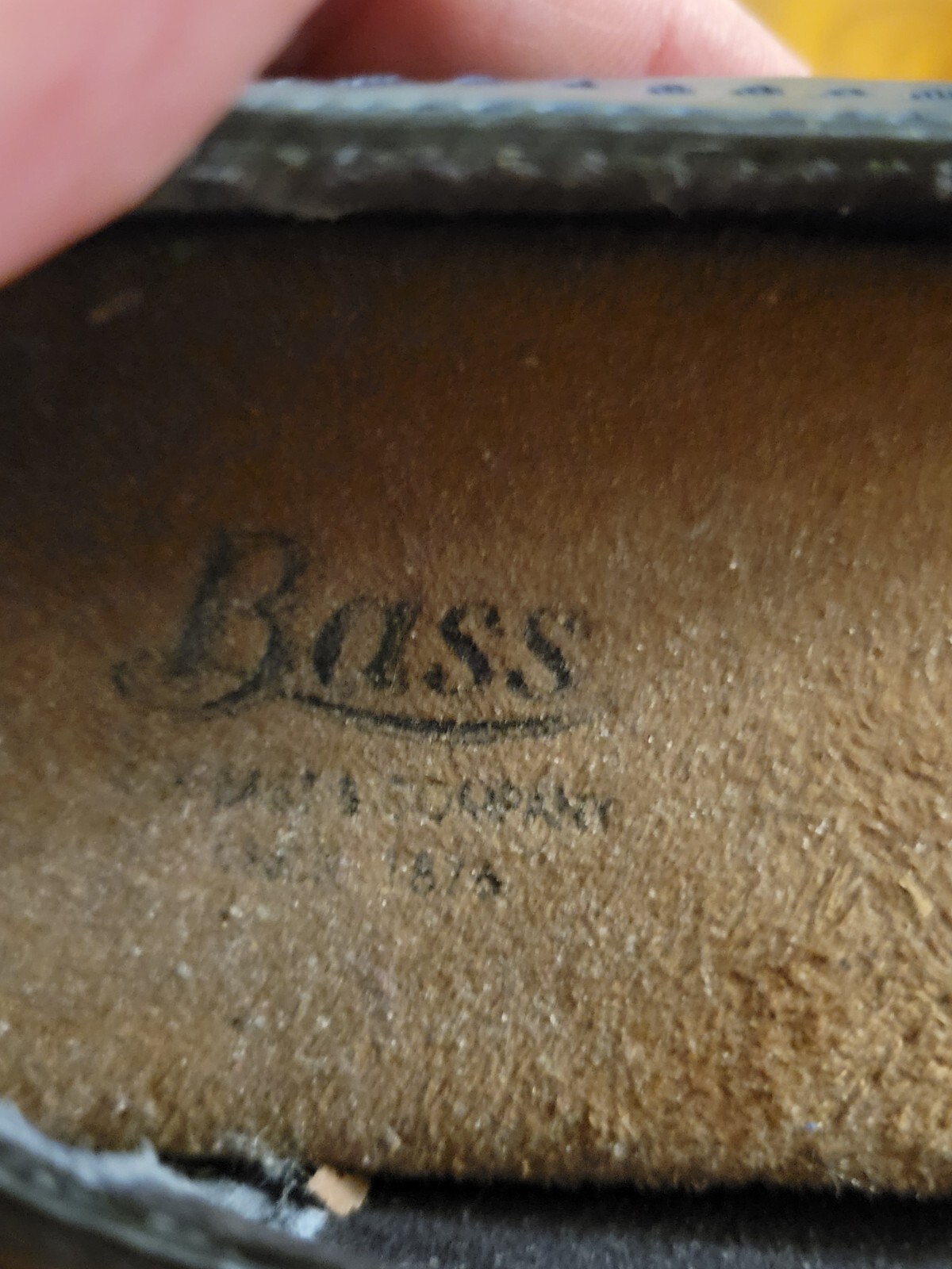 Black Leather Shallow Toe Kilted Flats By BASS Sz 7. Immaculate Condition.