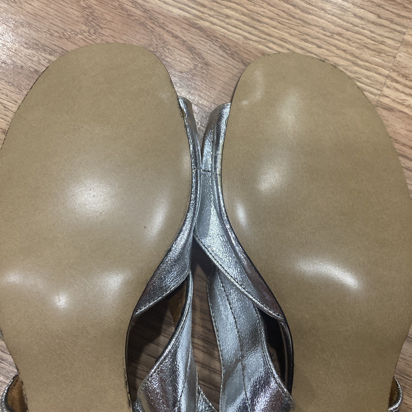 King’s Exquisite Footwear Scranton Faux Leather Silver Color Sandals Size 8.5