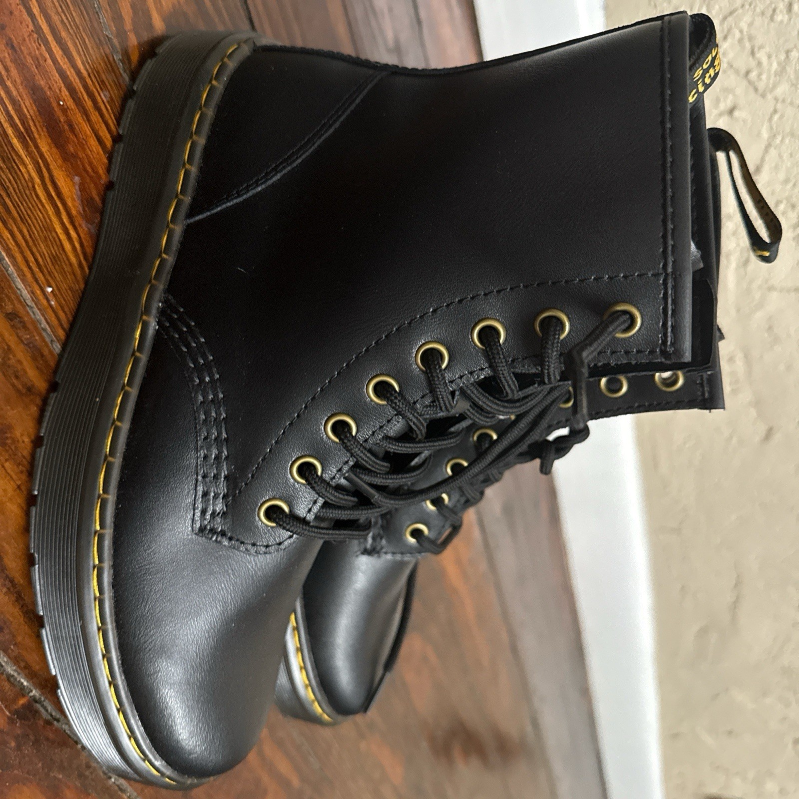 Dr. Martens 1460 Women’s Original Smooth Leather Lace Up Boots – Black