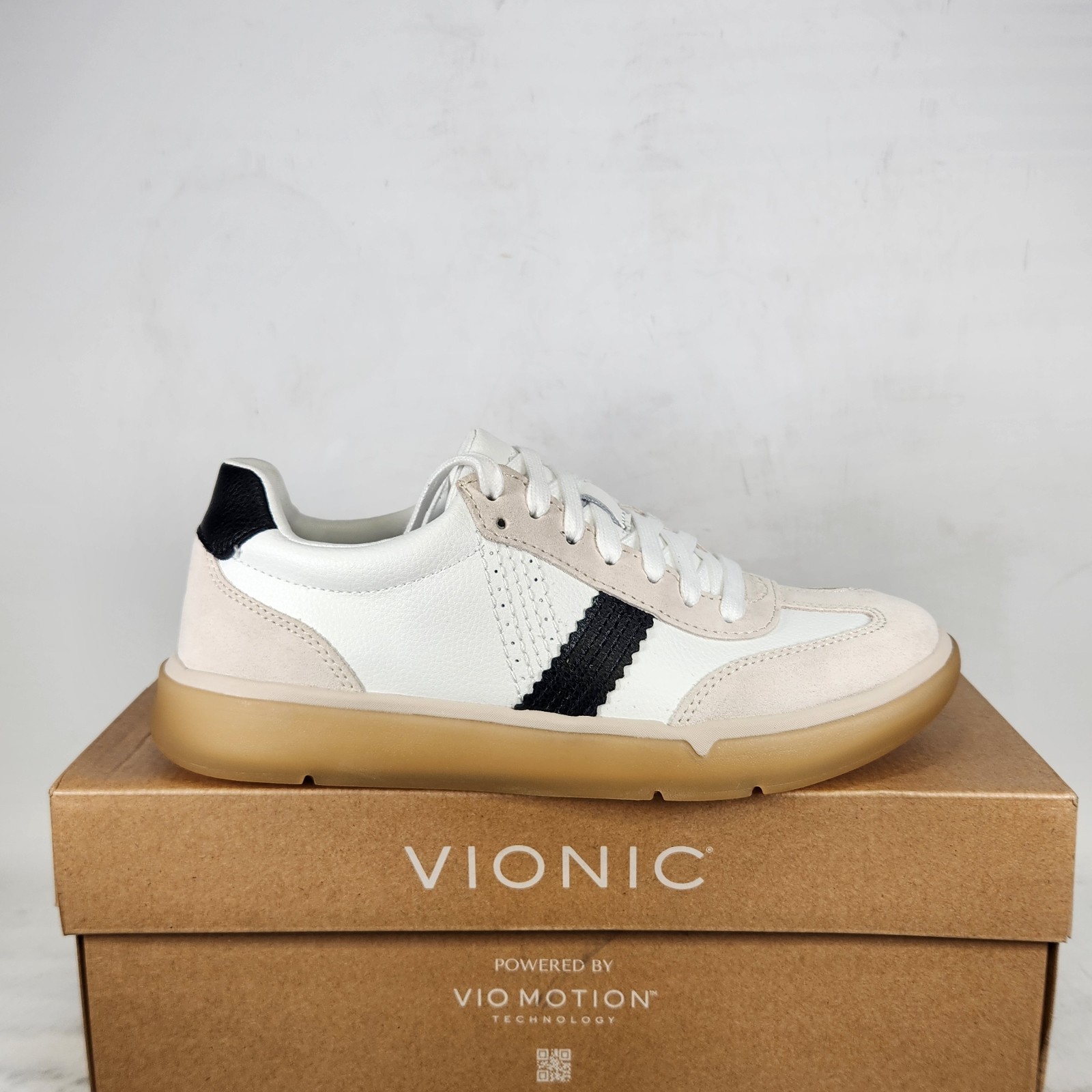 7.5 WIDE – Vionic City Walk – White Black Beige SUEDE LEATHER – Womens