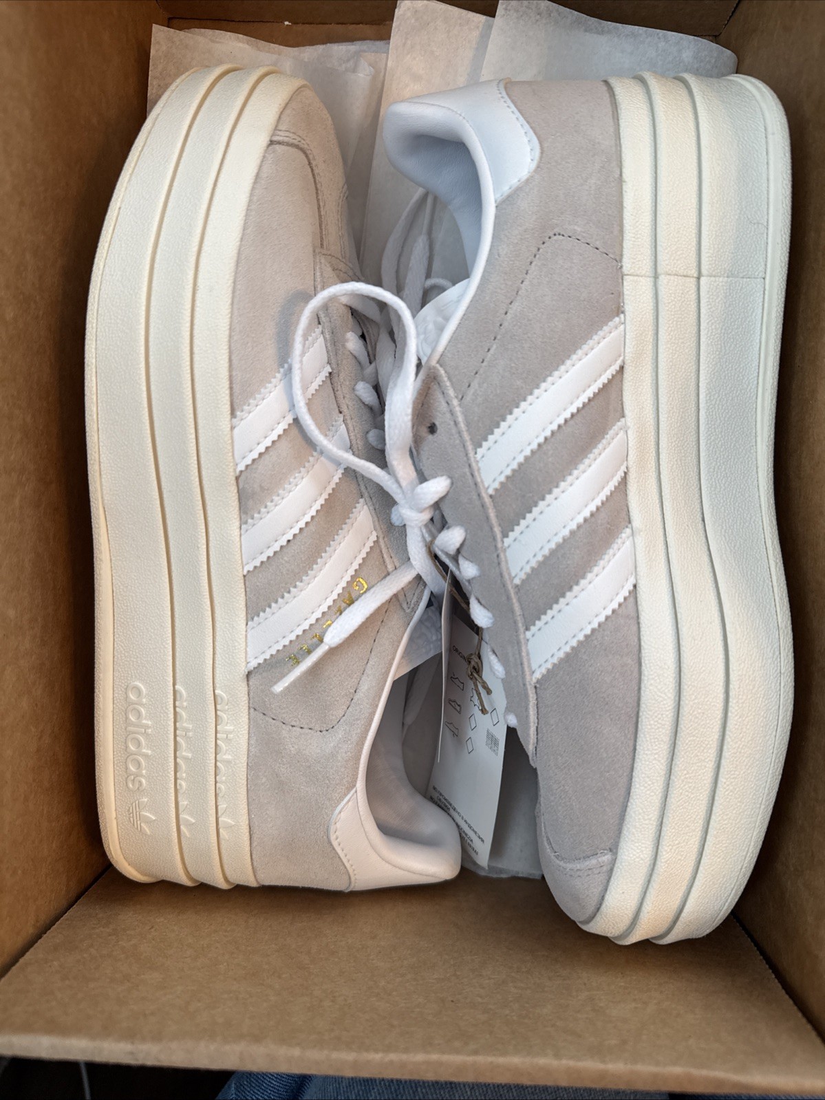 READ – SEE PHOTOS Size 7.5 Women’s Adidas Gazelle Sneakers Shoes HQ6893