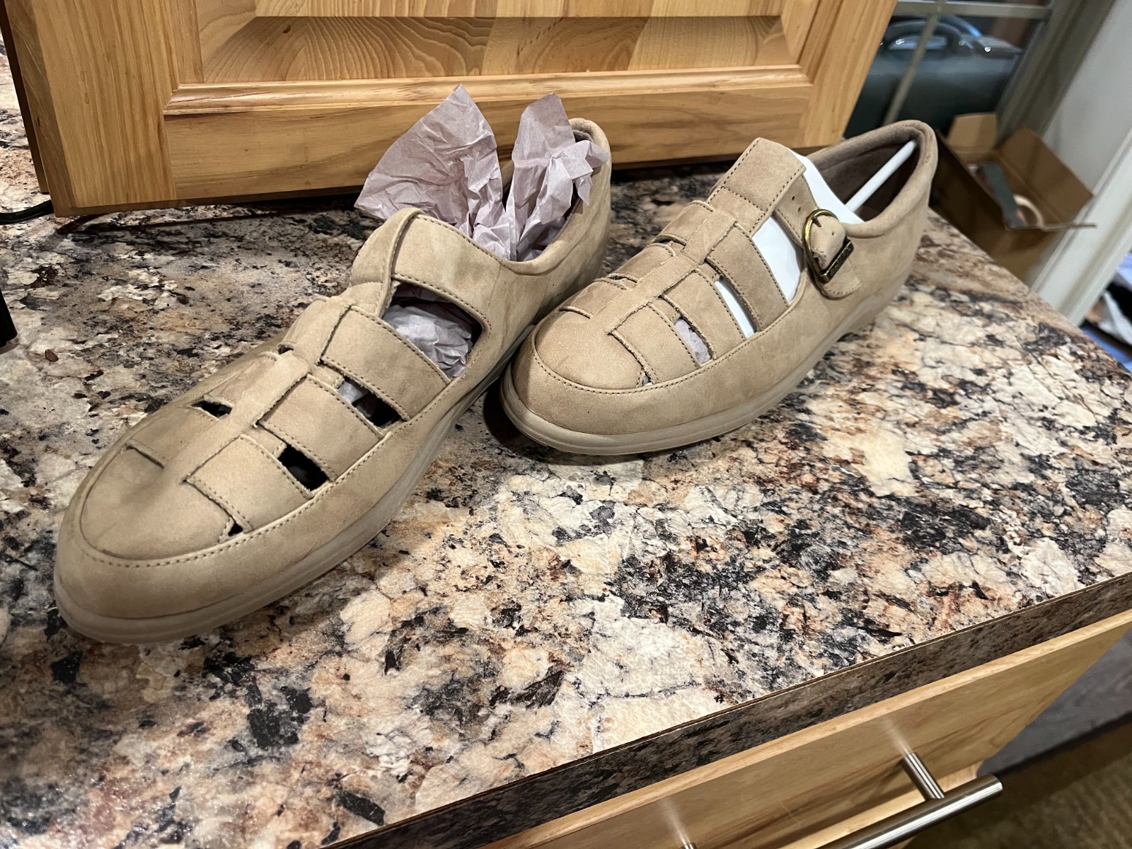 Easy Spirit Vienna leather sandals in Tan Suede Womens –8 1/2AAA NEW