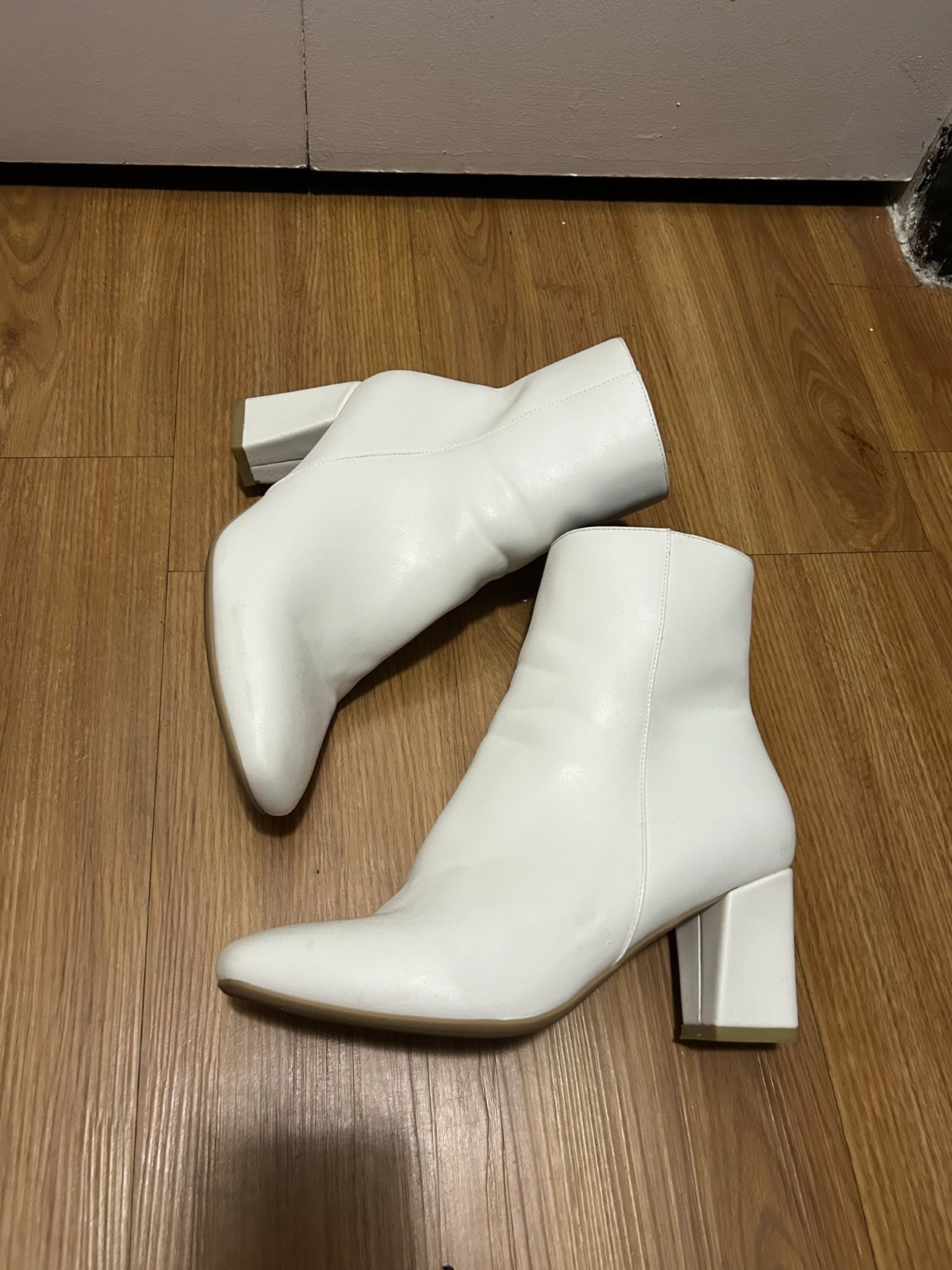 Womens White Faux Leather Ankle Boots Size 9.5 BARELY WORN