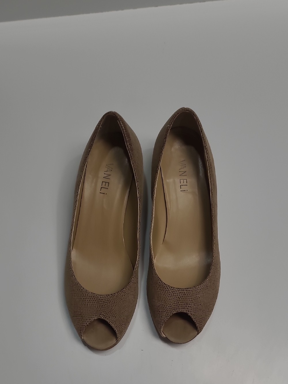 Vaneli Taupe Peep-Toe Wedge Heel Pumps – Size 7