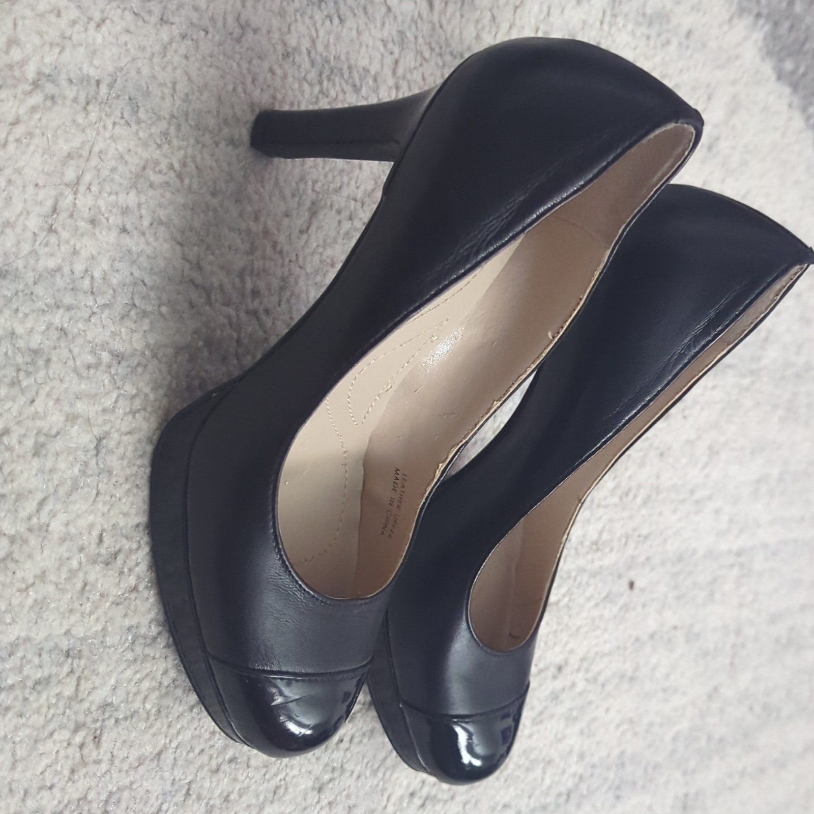 Tahari Women’s Black Leather Cap Toe Pump Stiletto Heel Round Toe Slip-On 5.5