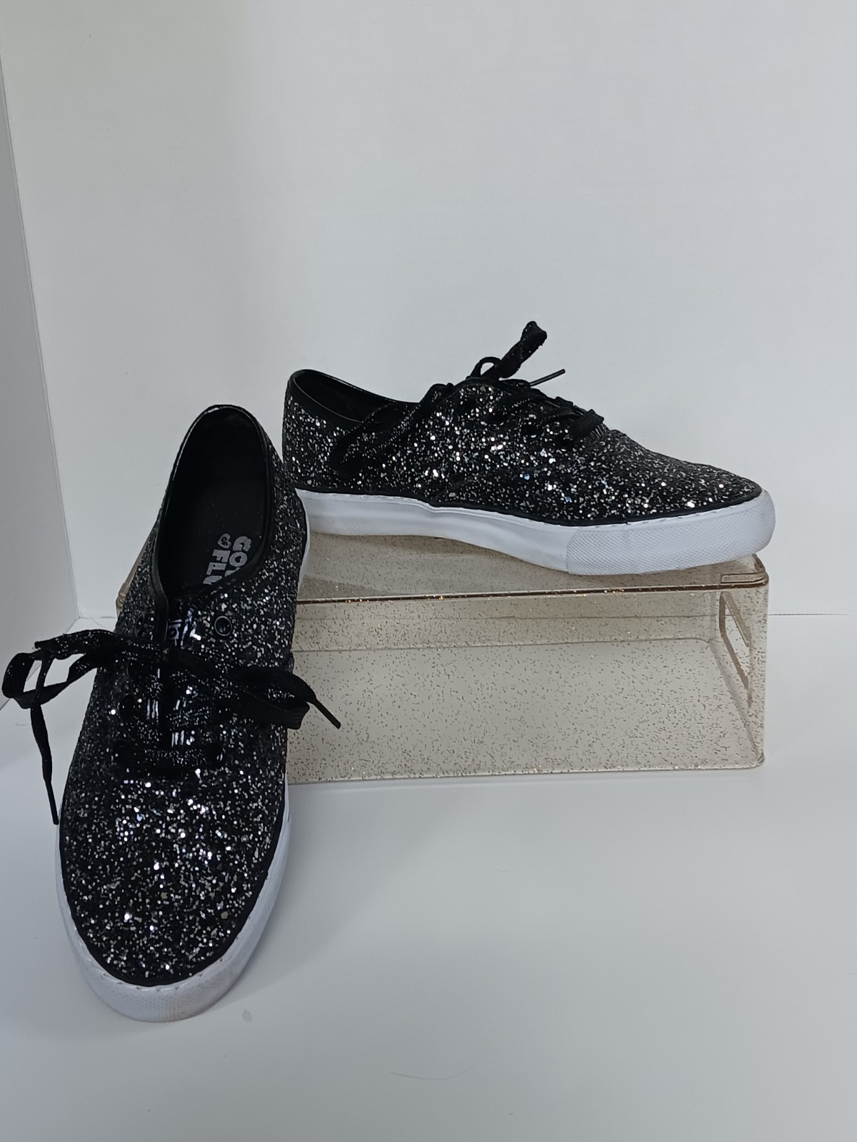 Gotta Flurt Women’s Lowtop Sneakers in Black and Silver Glitz, Size 7