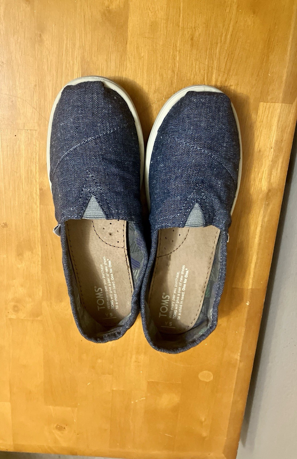 TOMS Alpargata Chambray Slip-on Shoe, Blue Gray/Beige Sole – Size Y5 (VGUC)