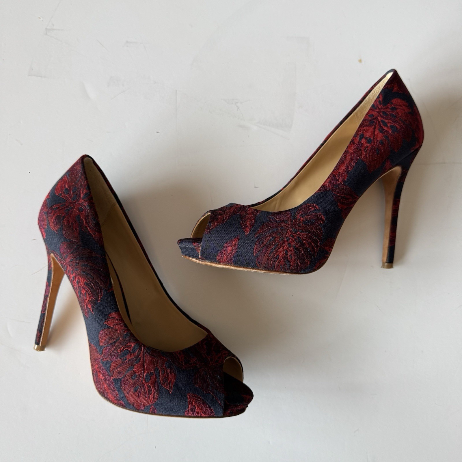 Badgley Mischka Kiara Navy Red Floral Tapestry Platform Heel Peep-toe Size 6.5