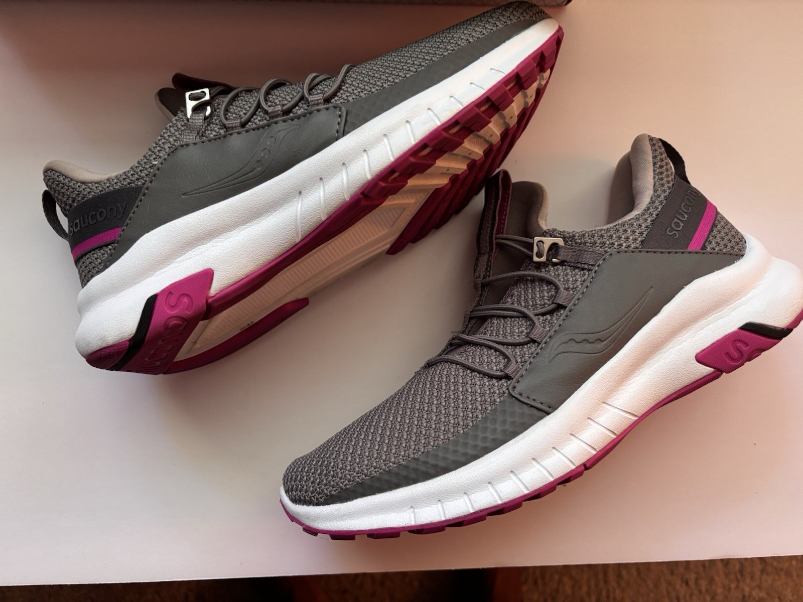 Women’s Size 8 – Saucony Stretch & Go Glide Step In Running Shoes Grey & Pink