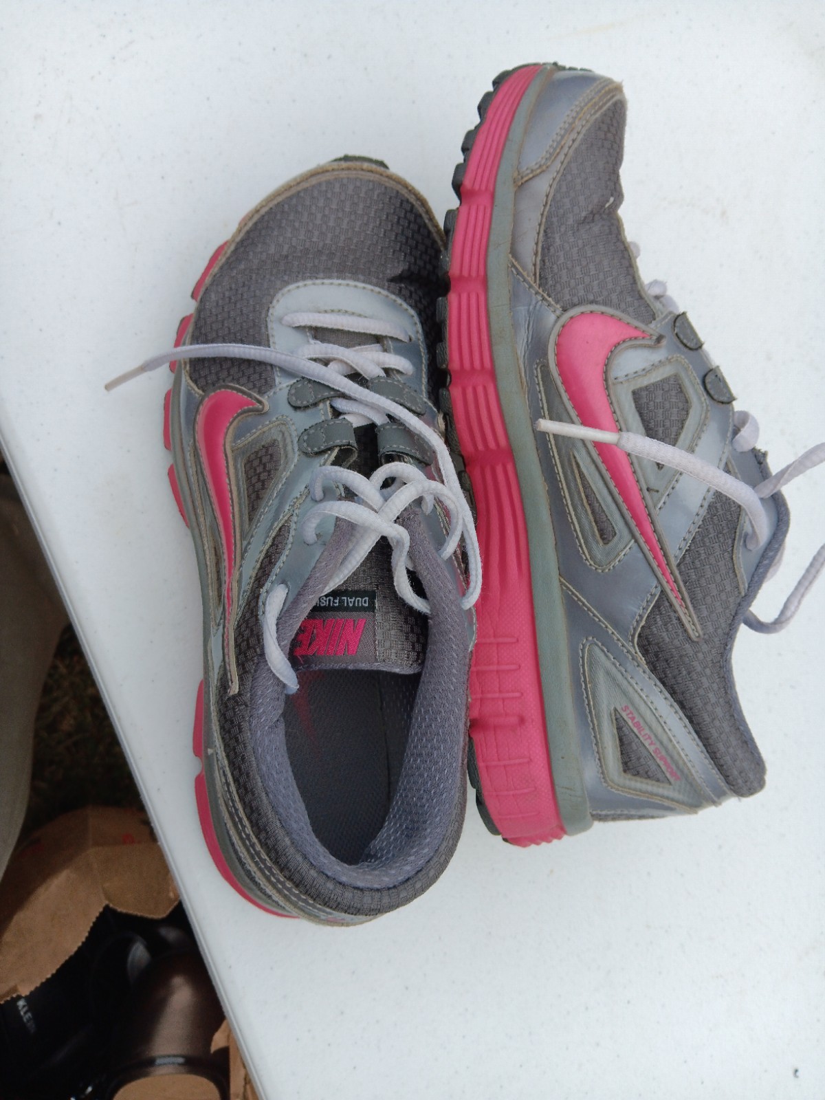 Size 8 – Nike Dual Fusion ST Gray Pink Low Women’s Sneakers Euc