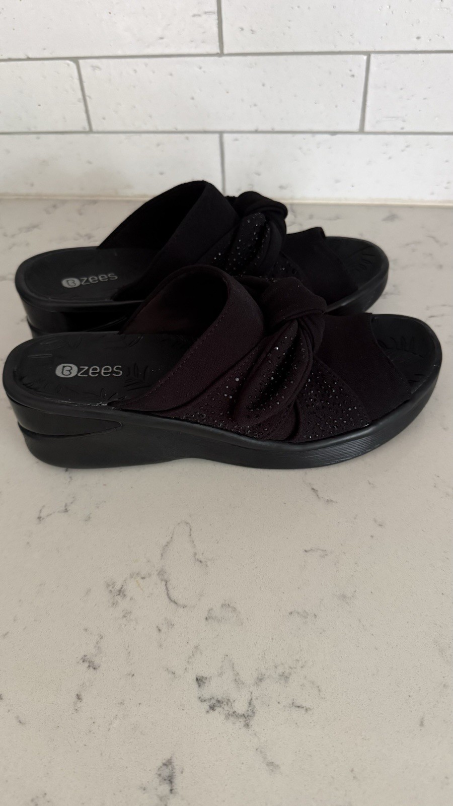 Bzees Wedge Comfort Sandals Women 8 Wide Smile Bright Black Knit