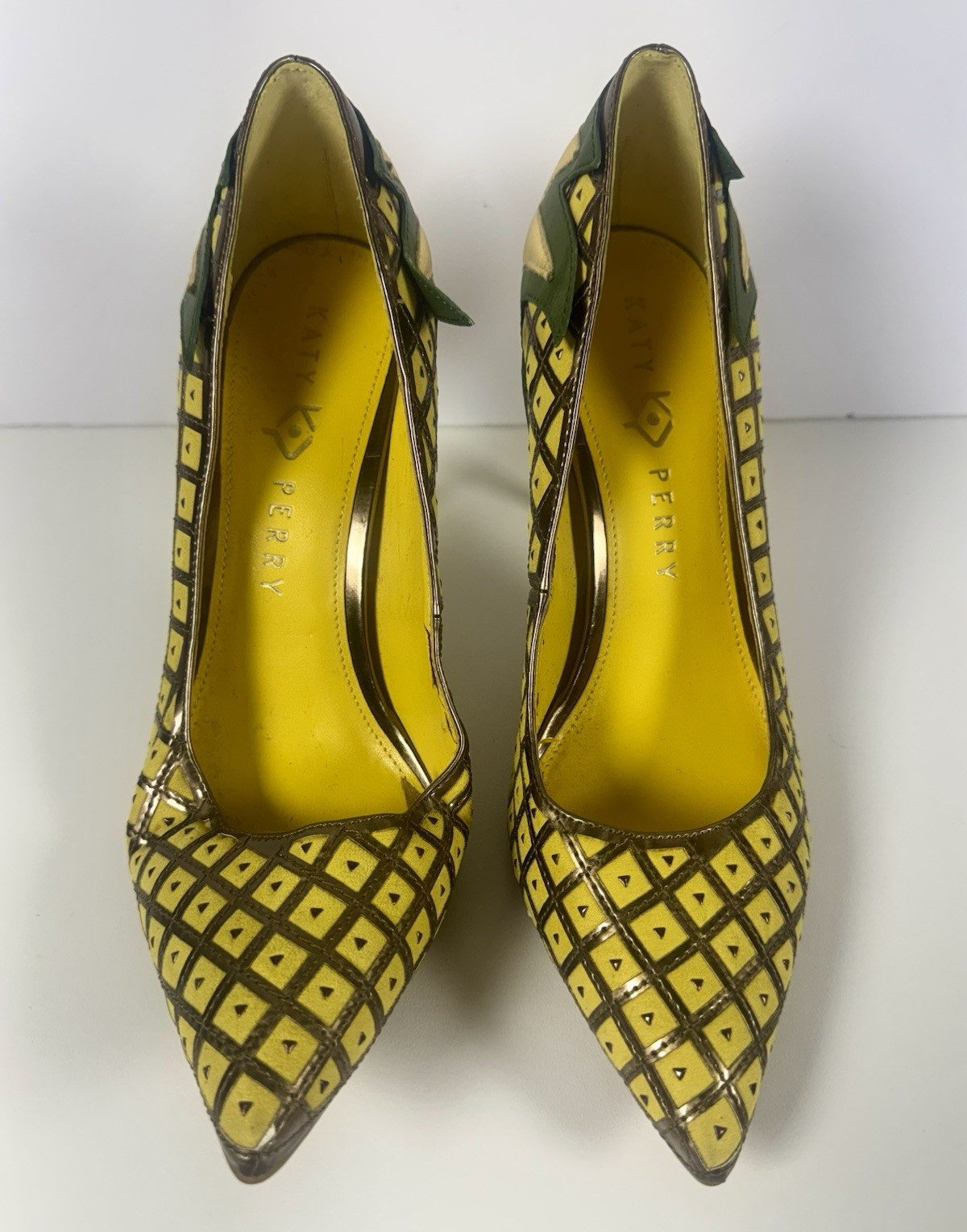 Katy Perry Yellow Gold Green Geometric Metallic Pointed Toe Pumps Women’s US 8