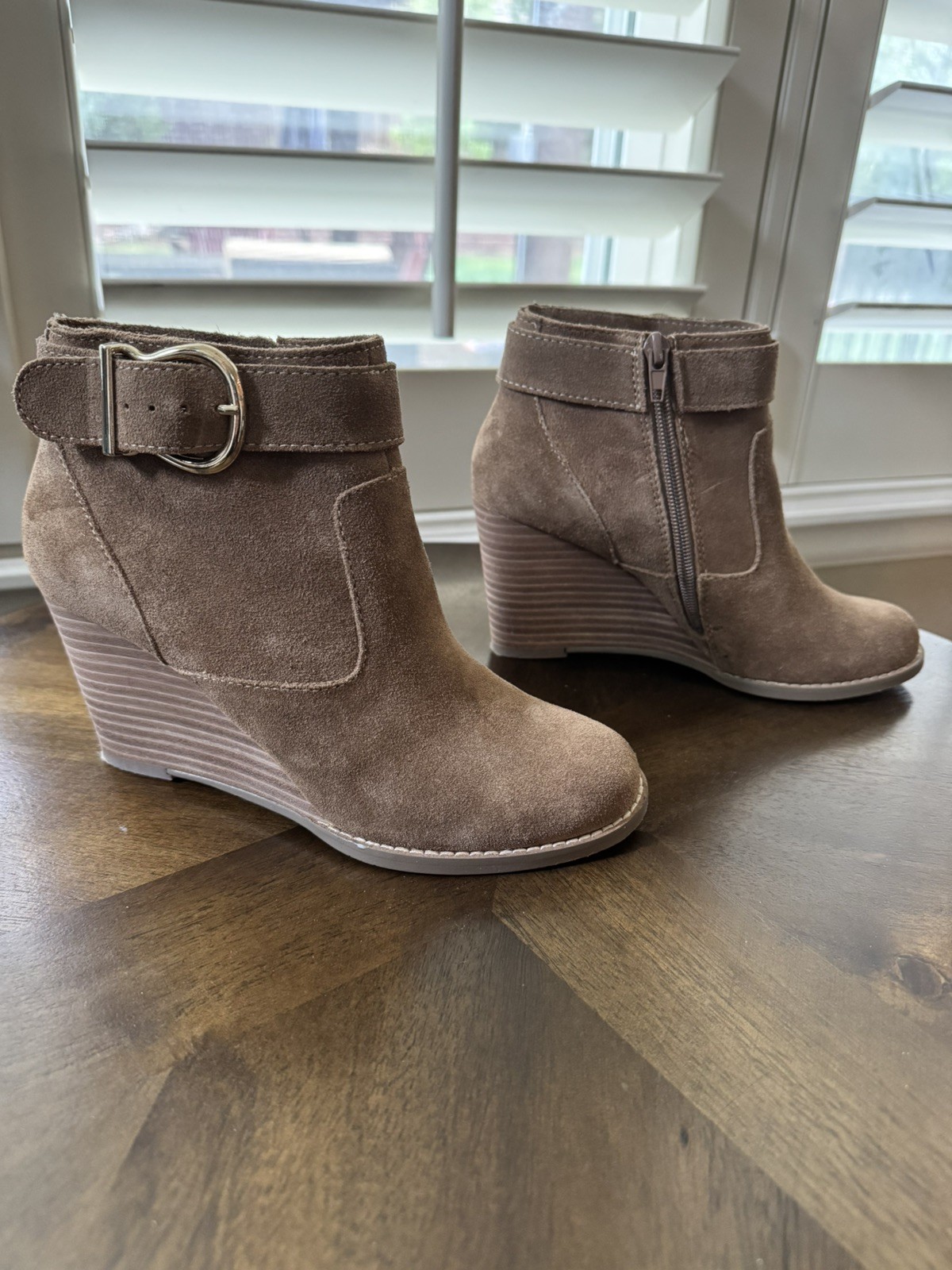 Sole/Society or SO-PEYTAL Brown Suede Wedge Ankle Bootie, Size 5, Round Toe