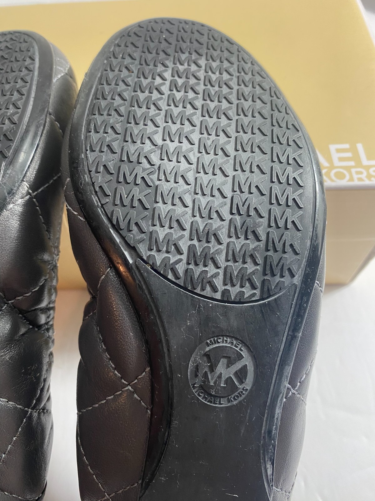 Michael Kors Fulton Quilted Ballet Flats Dark Gray Leather Silver MK Logo 6M-New