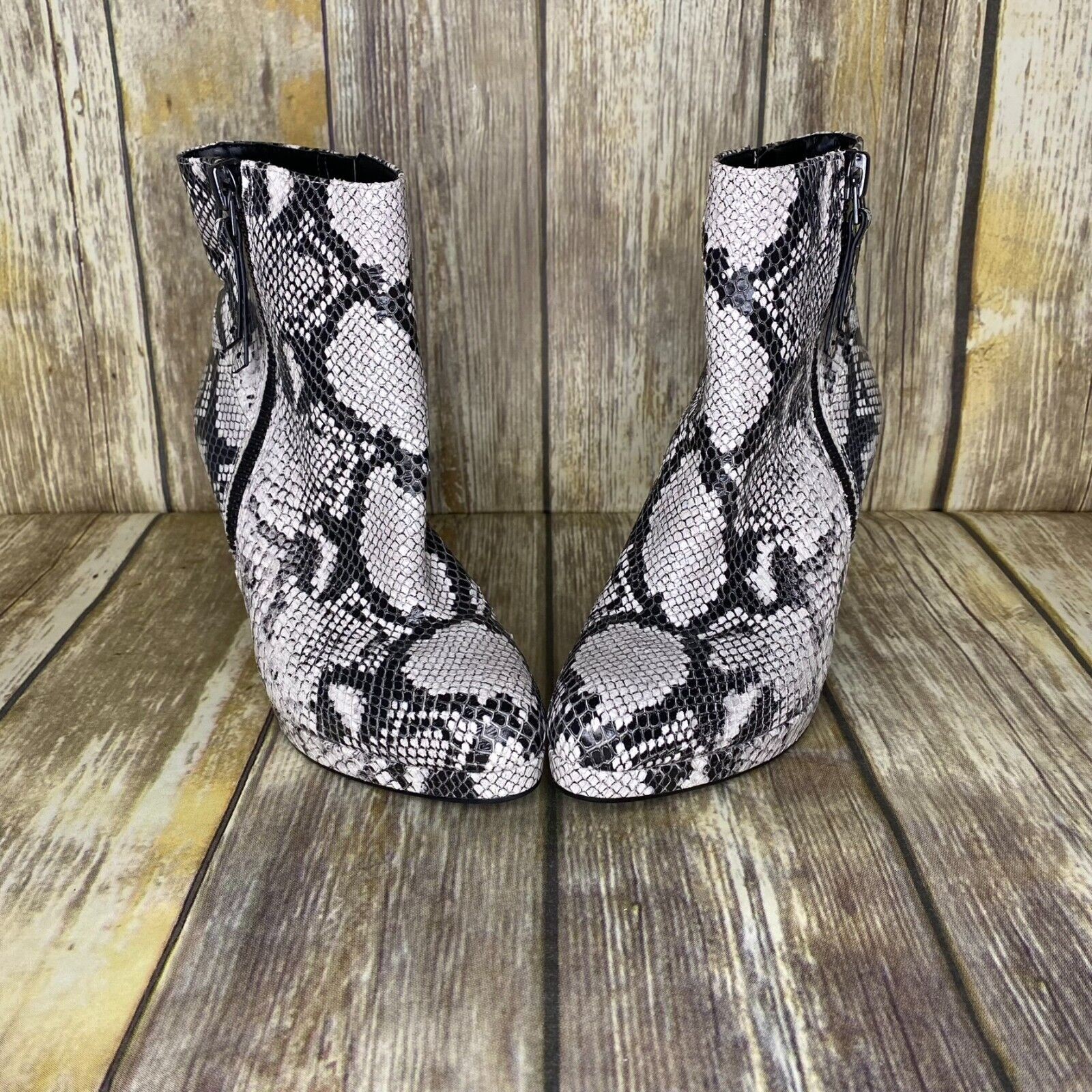 NWOT Womens Naturalizer «Tiana» Snake Print 2.5 in Heeled Bootie size 6.5