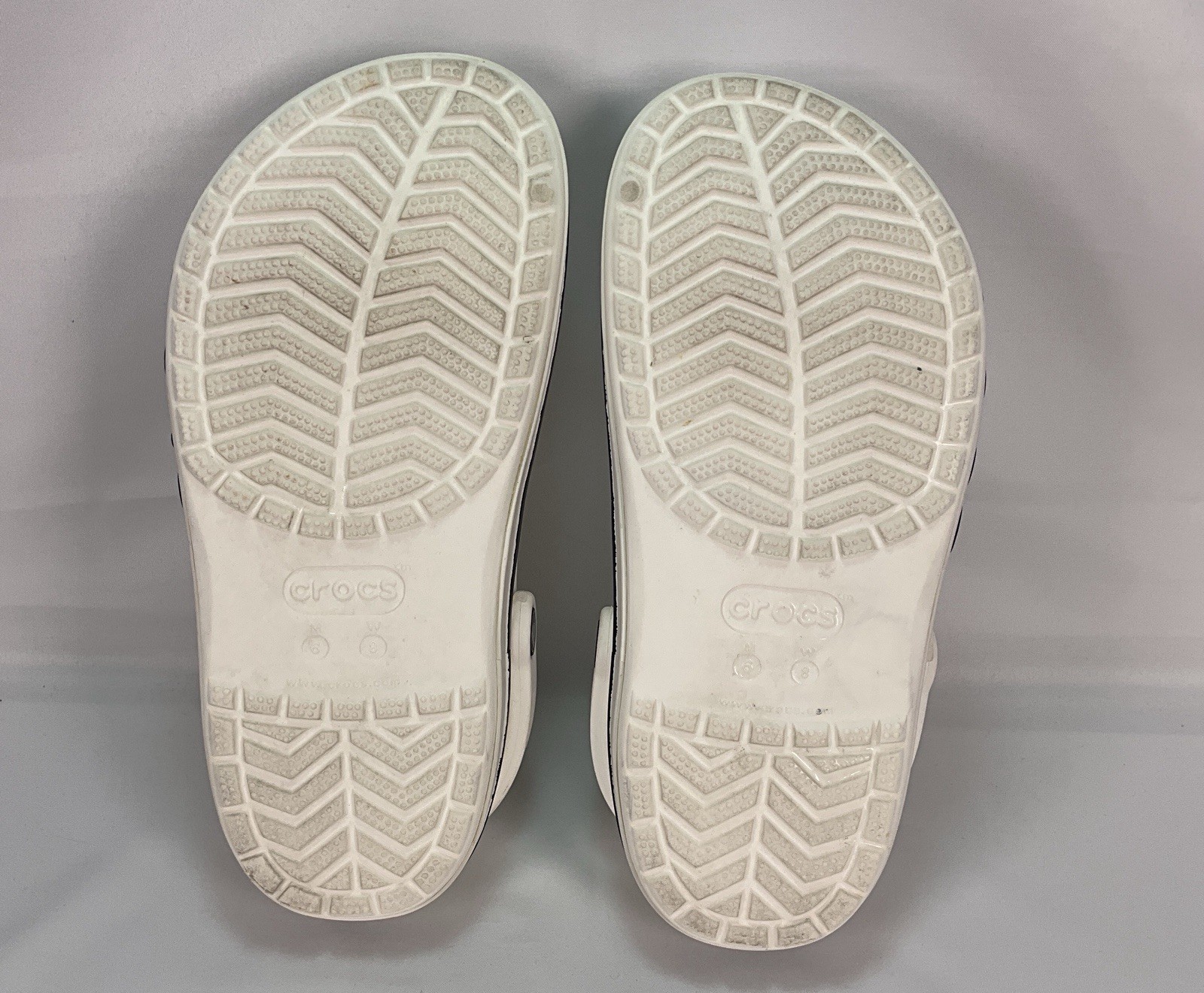 Crocs White Navy Logo 205089 Size Mens 6 Womens 8 Unisex EUC