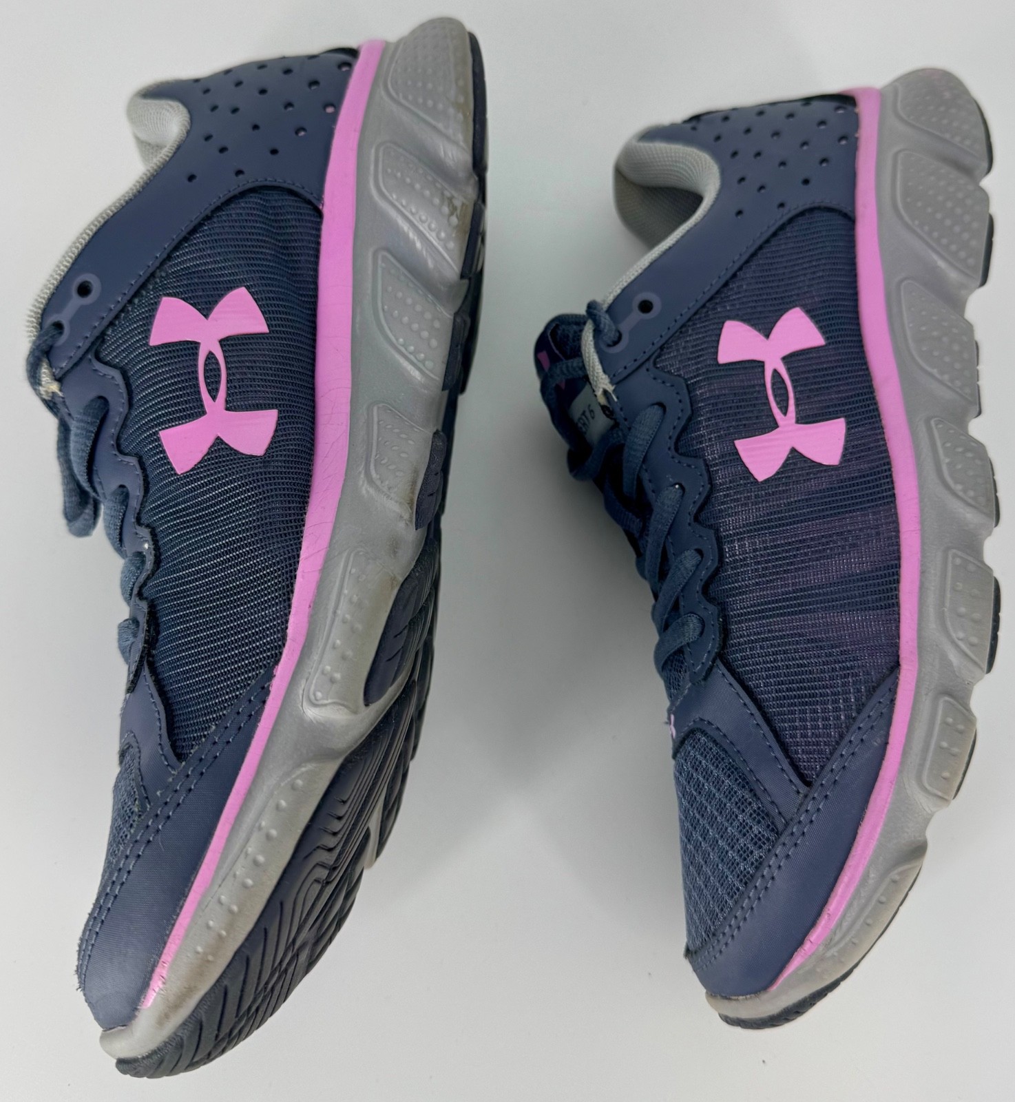 EUC Under Armour Micro G Assert Six Gray Navy Lavender Running Shoes Womens Sz 7