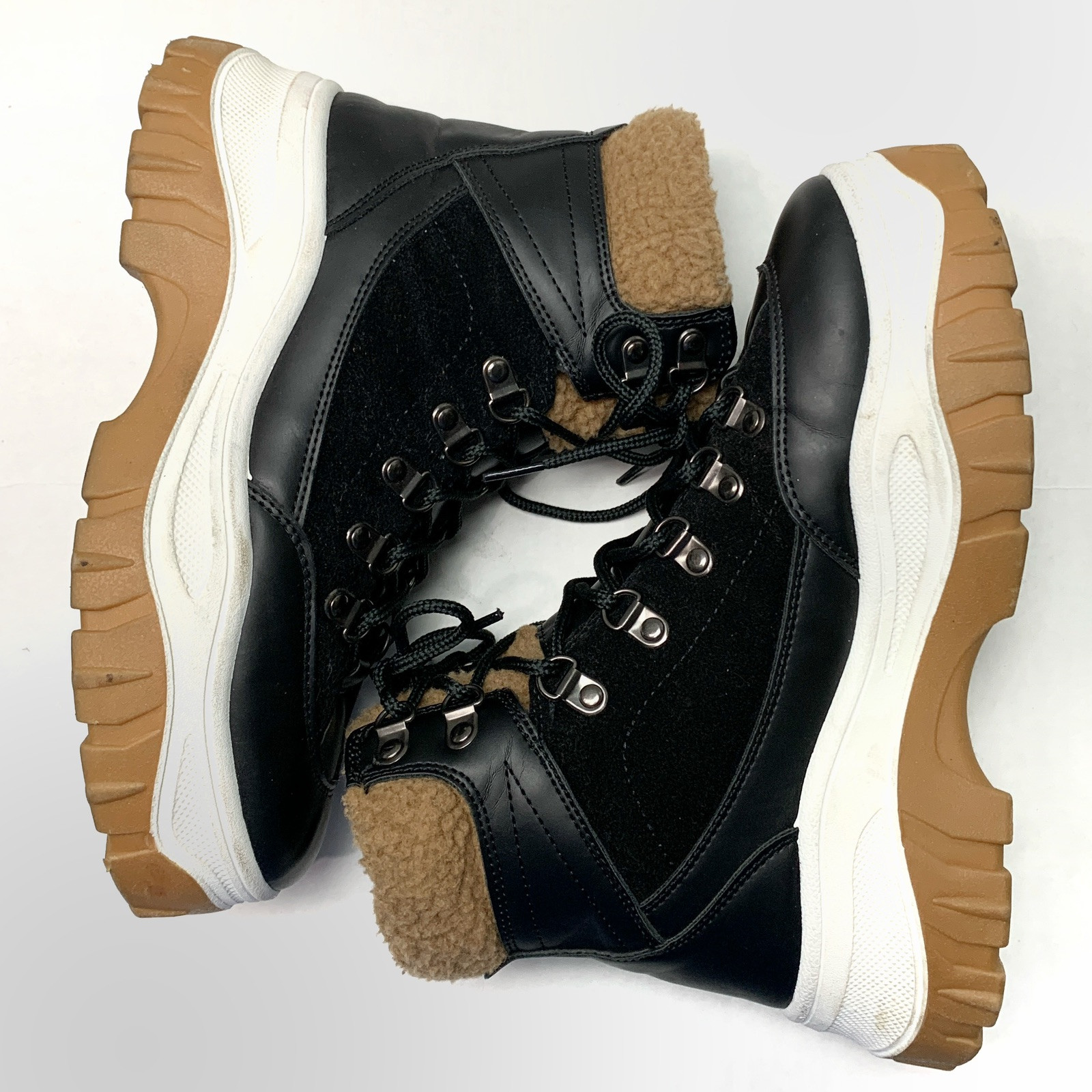 Women’s Black Hiking Boots 7.5 Shearling-look Collar Lug Bottom D-ring Eyelets