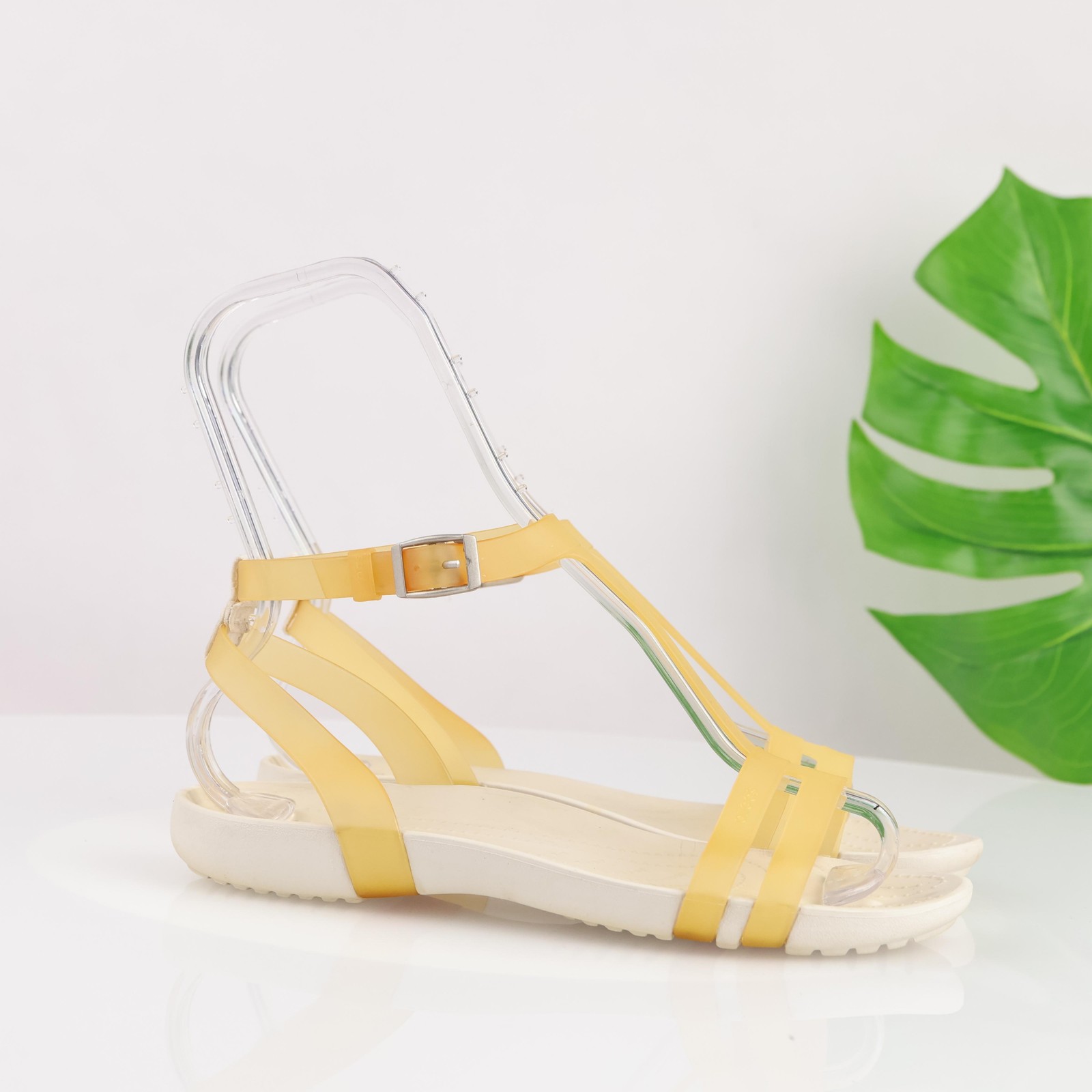 Crocs Womens Sexi Sandals Size 8 Yellow Strappy T-Strap Ankle Strap Flat Shoes