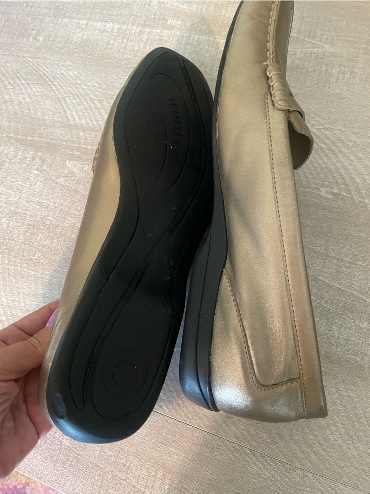 Trotter’s Metallic Bronze Penny Loafers flats shoes slipons sz 10N leather