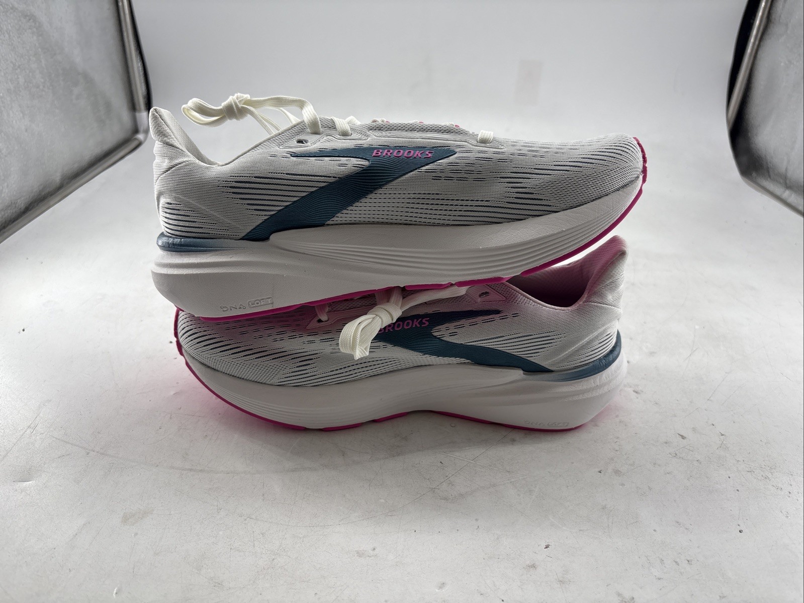 Brooks Revel 8 120456 1B 132 White Moonlight Pink Shoes Women’s Size 8 (A521)