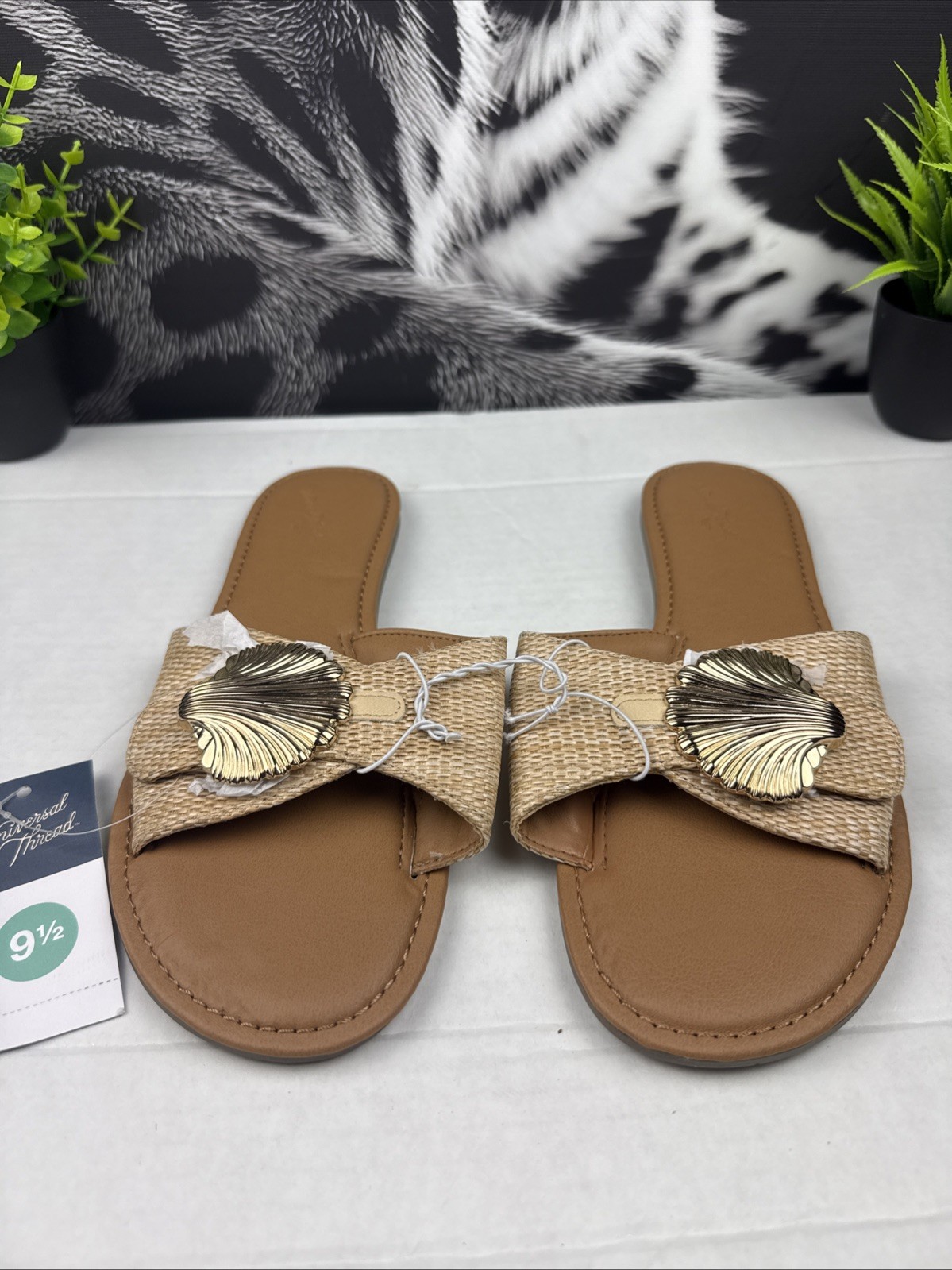 Universal Thread Nesryn Raffia Shell Slide Sandals Tan Wovens Size 9.5 New