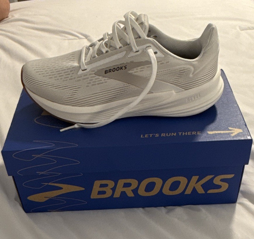Brooks Women’s Athletic Sneakers Low Top Lace-Up White/Brown Style 1204561B171
