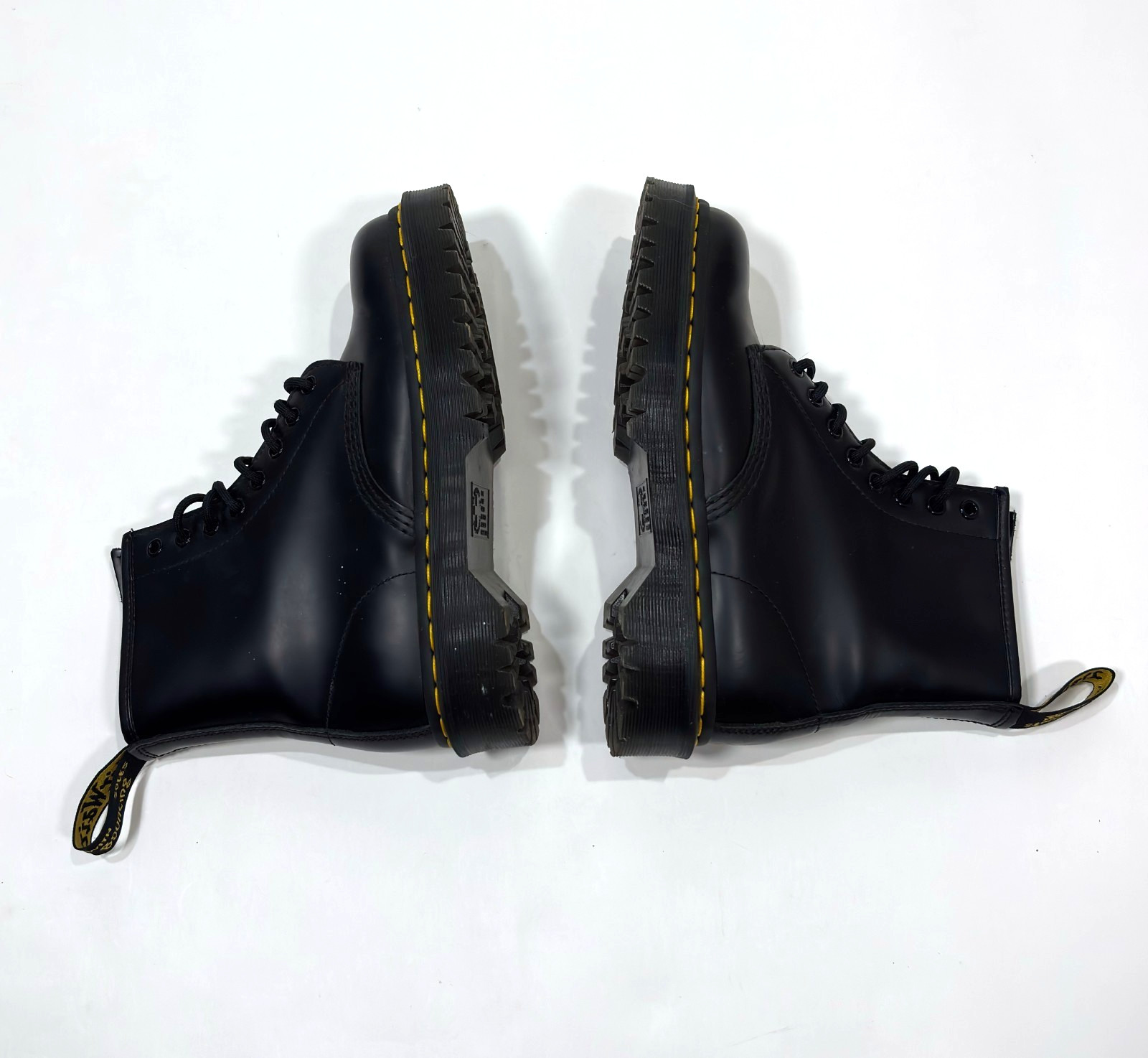 Dr. Martens 1460 Classic Smooth Leather Lace Up Boots – Mens 7 / Womens 8