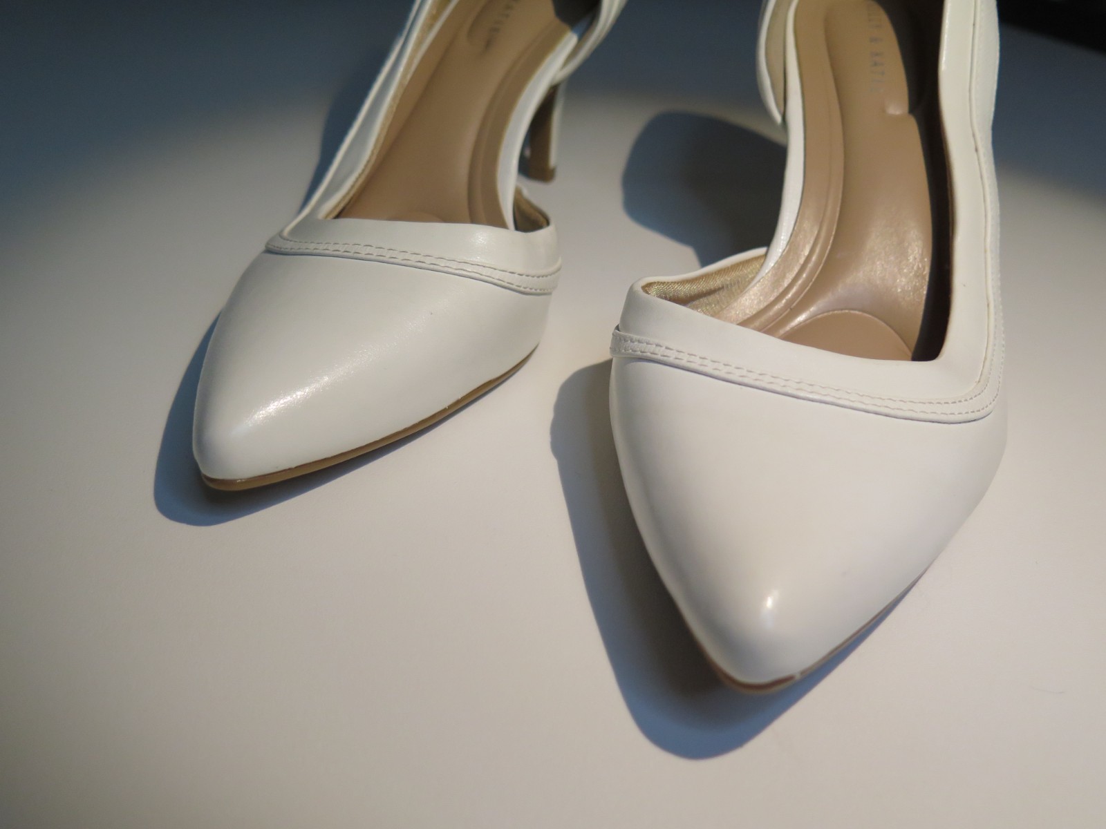 Kelly & Katie white pointed-toe d’Orsay cutout heels pumps Size 8.5M