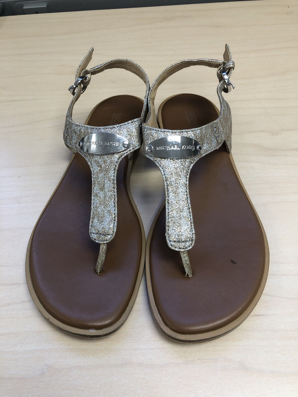 MICHAEL Michael Kors MK Plate Thong sandals Sparkly W Silver hardware size 7M