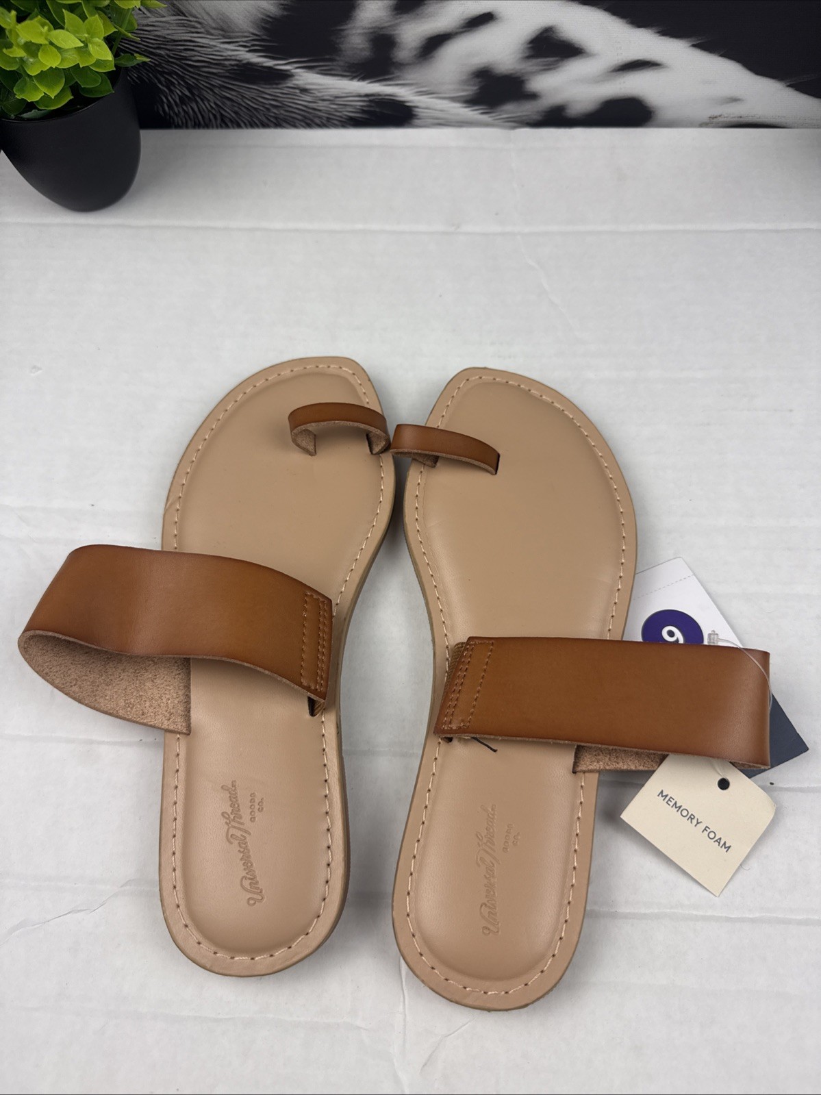 Universal Thread Women’s Juno Toe Ring Flat Sandals Cognac Brown Size 6 NWT