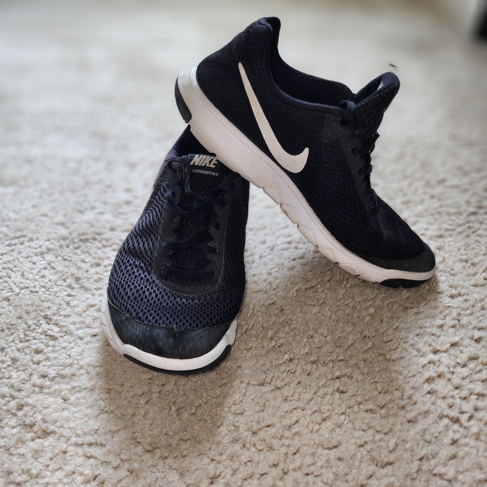 Nike Flex Experience RN 6 Shoes Womens Size 8 Black White Running 881805-001