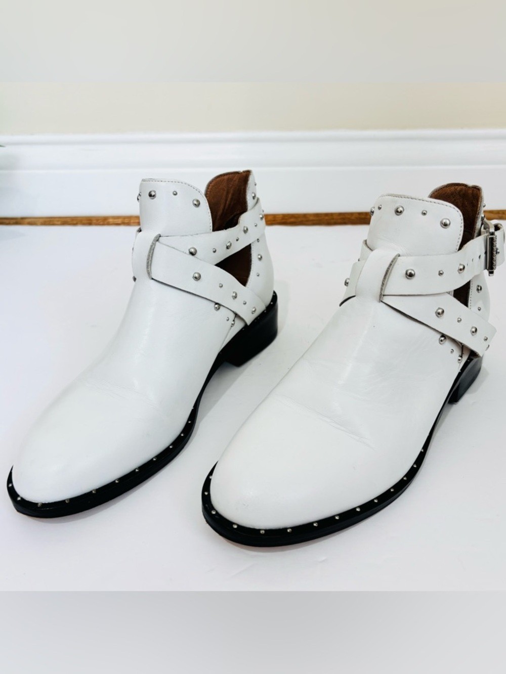 Halogen Hailey White Leather Silver Studded Cut Out Preppy Grunge Ankle Booties