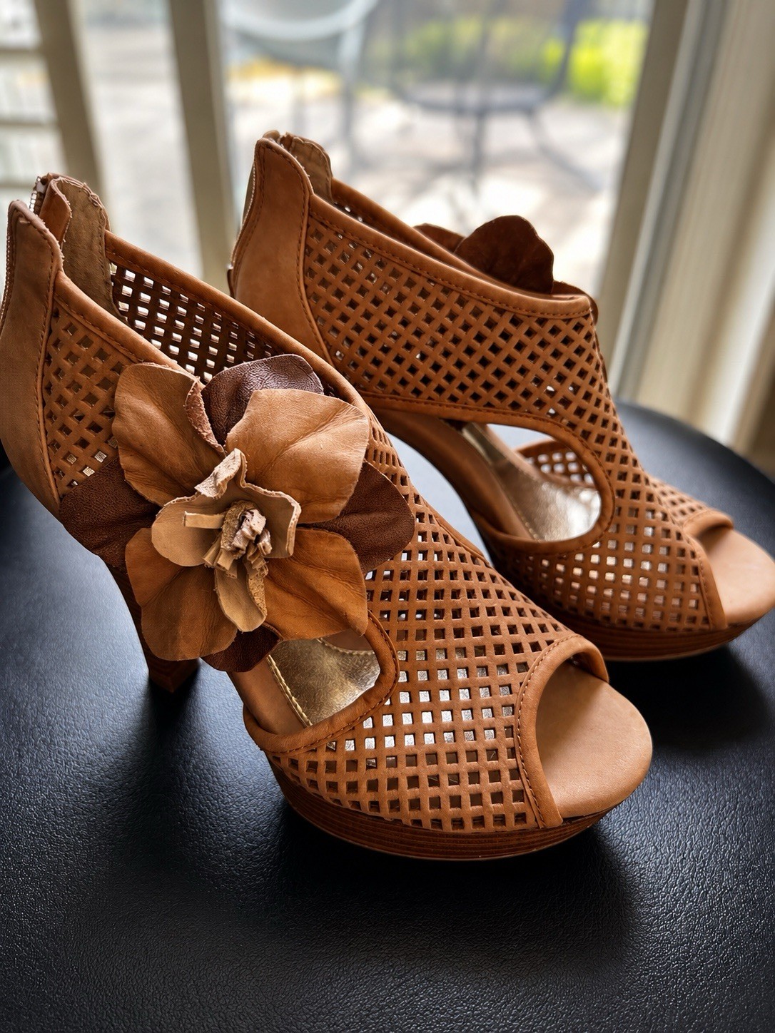 Sofft Women’s Brown Leather Open Toe Ankle Strap Back Zip Flower Block Heel