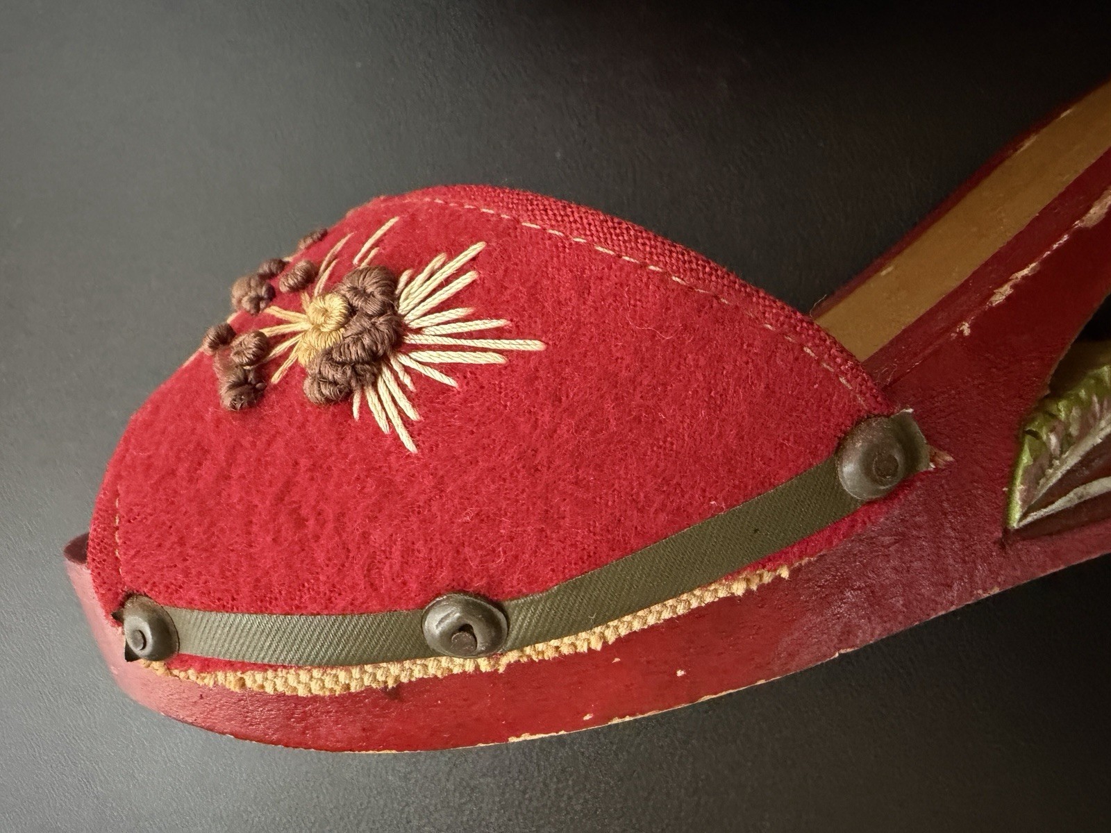 Vintage Hand Carved Wooden Clogs Red Felt Embroidered Souvenir Shoes Tropical