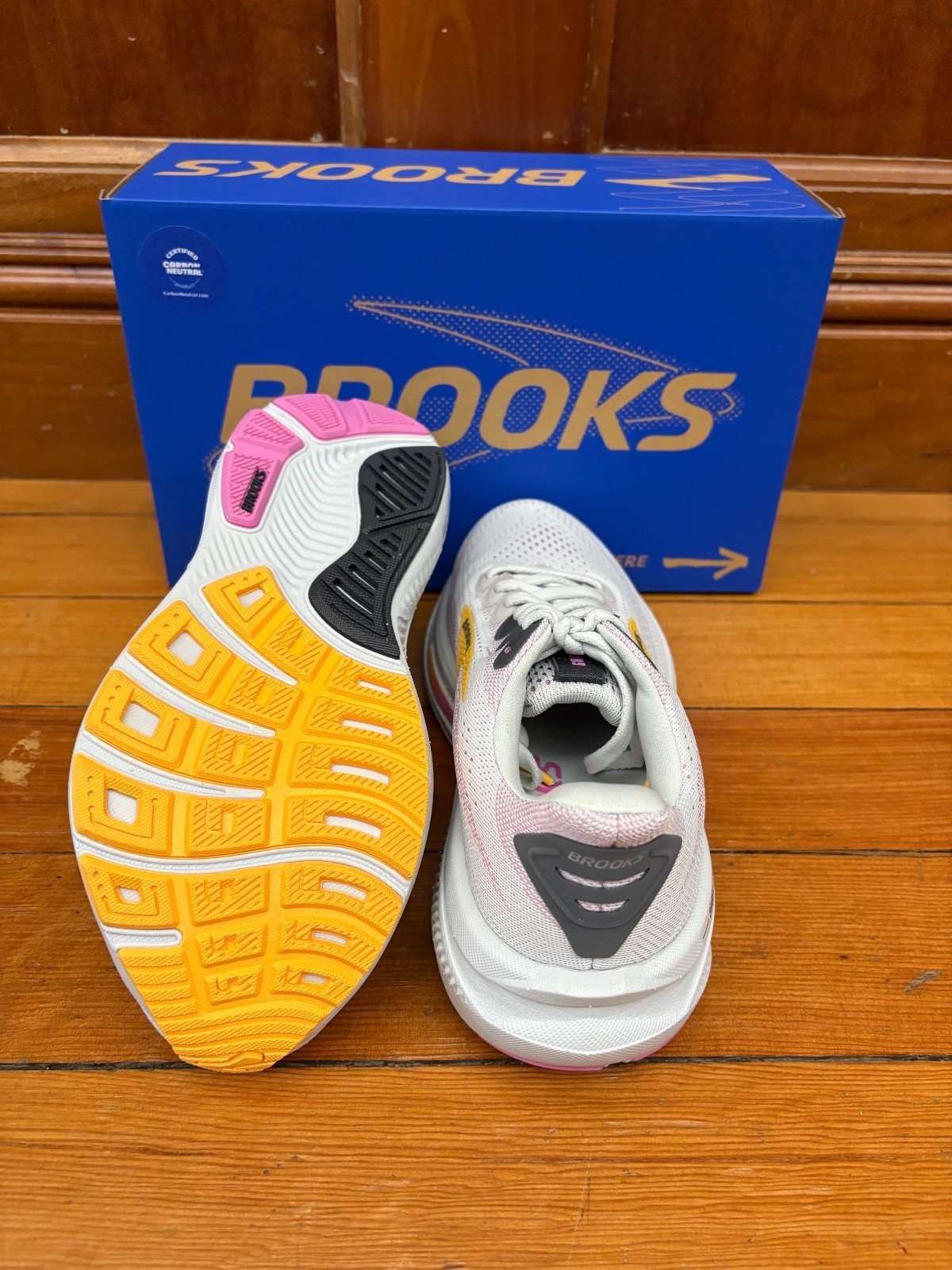 NEW – Brooks Ghost 17 (Style#120431070) Color: Oyster/Apricot/Pink Size: 6.5B