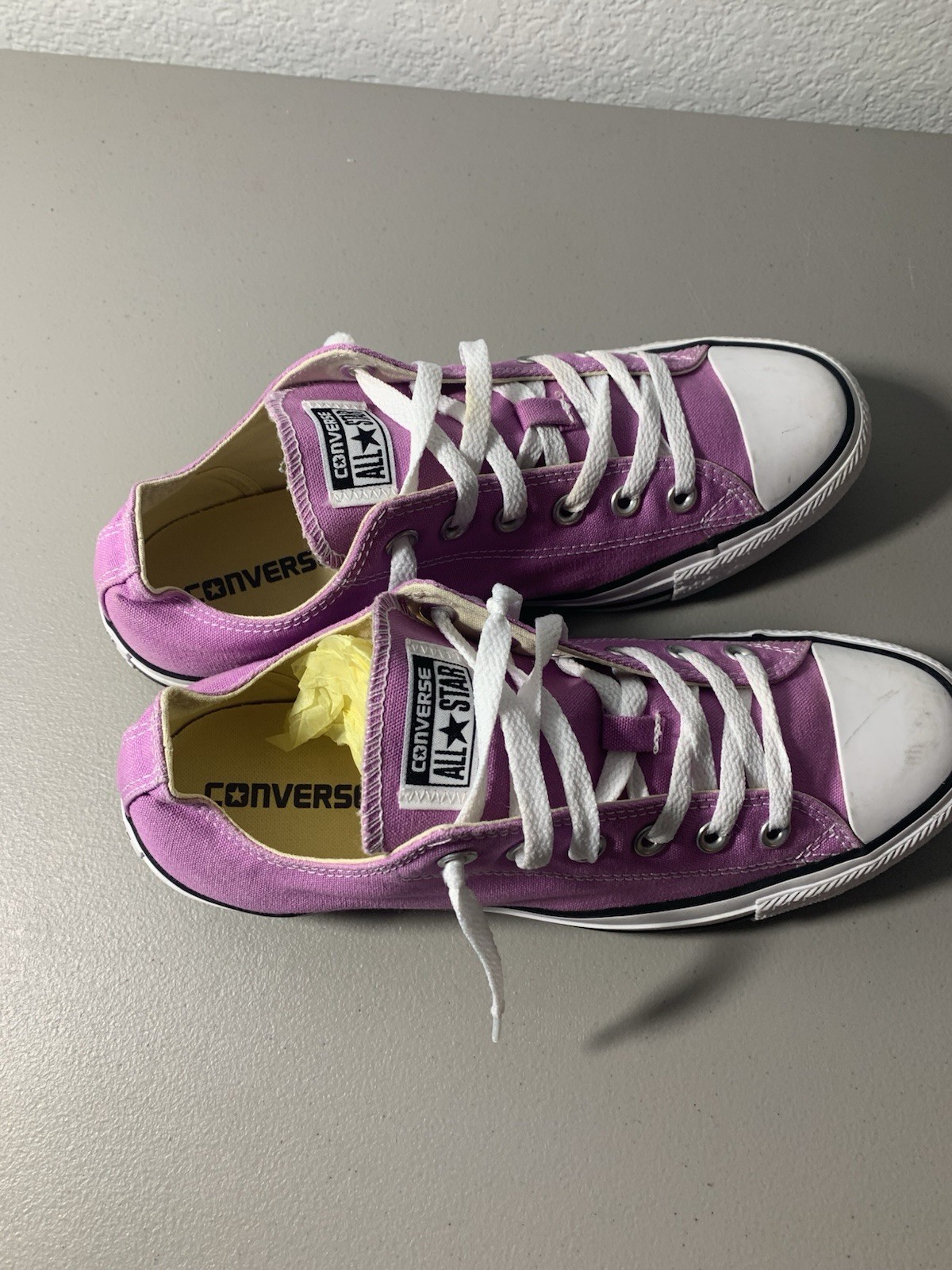 Unisex Converse All Star Chuck Taylor Size: Men’s 8. Women’s: 10. Lavender