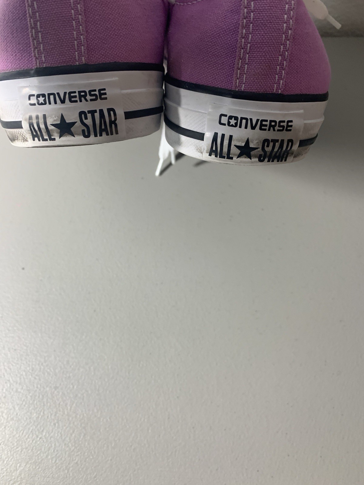 Unisex Converse All Star Chuck Taylor Size: Men’s 8. Women’s: 10. Lavender