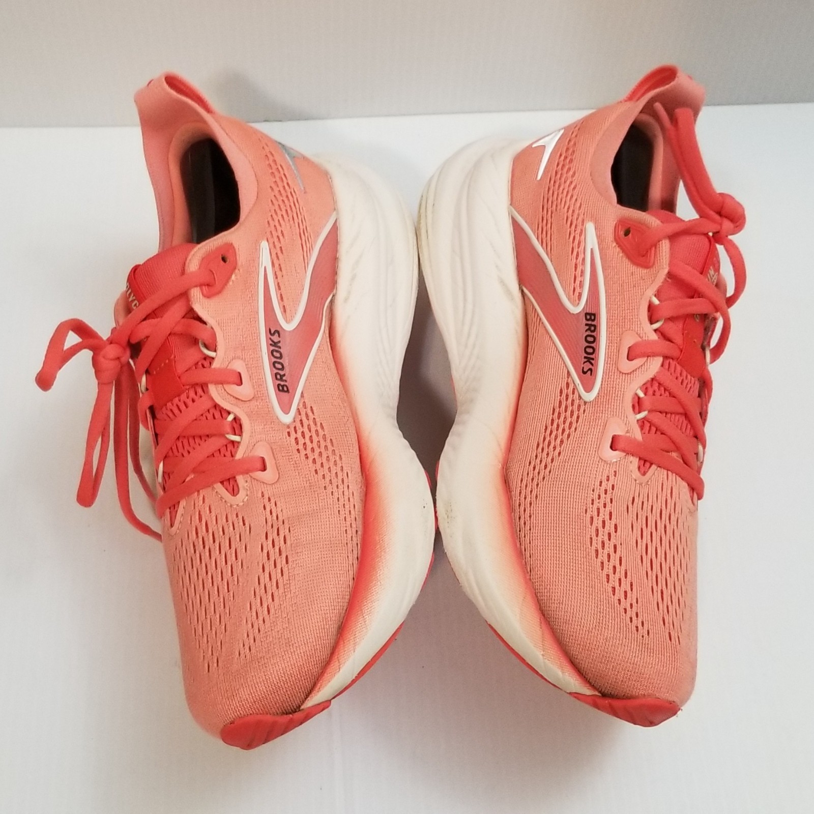 Brooks Women’s Glycerin 22 Size 7.5B 1204341B625 Desert Flower/Hot Coral Sneaker