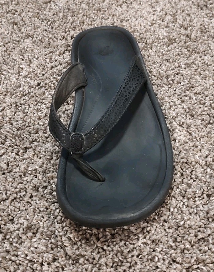 OluKai Kilapa Kia Women’s Black Beach Sandals *See Description*