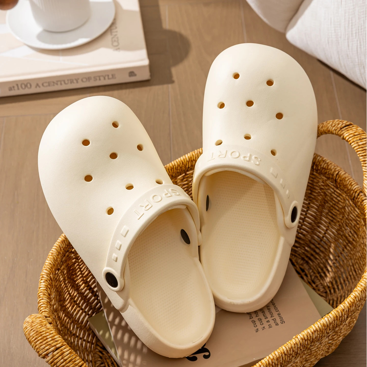 Women EVA Clogs, Lightweight Non-slip Slip-on Sandals with Strap, Breathable Clo