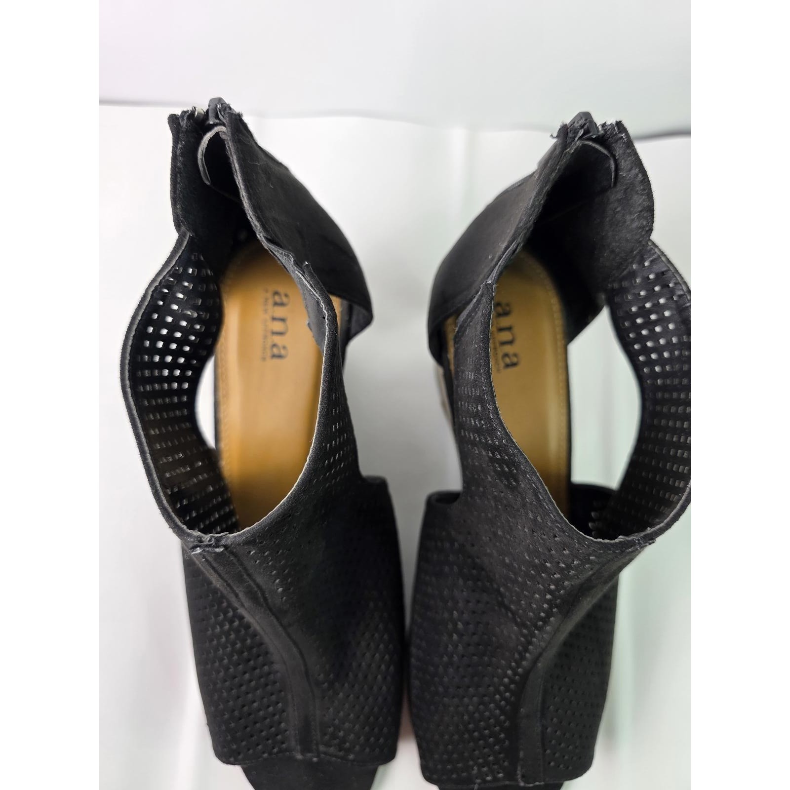 a.n.a A New Approach Women’s Wedge Sandals Black Back Zipper Size 10